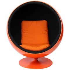 Orangefarbener Eero Aarnio Ball Chair