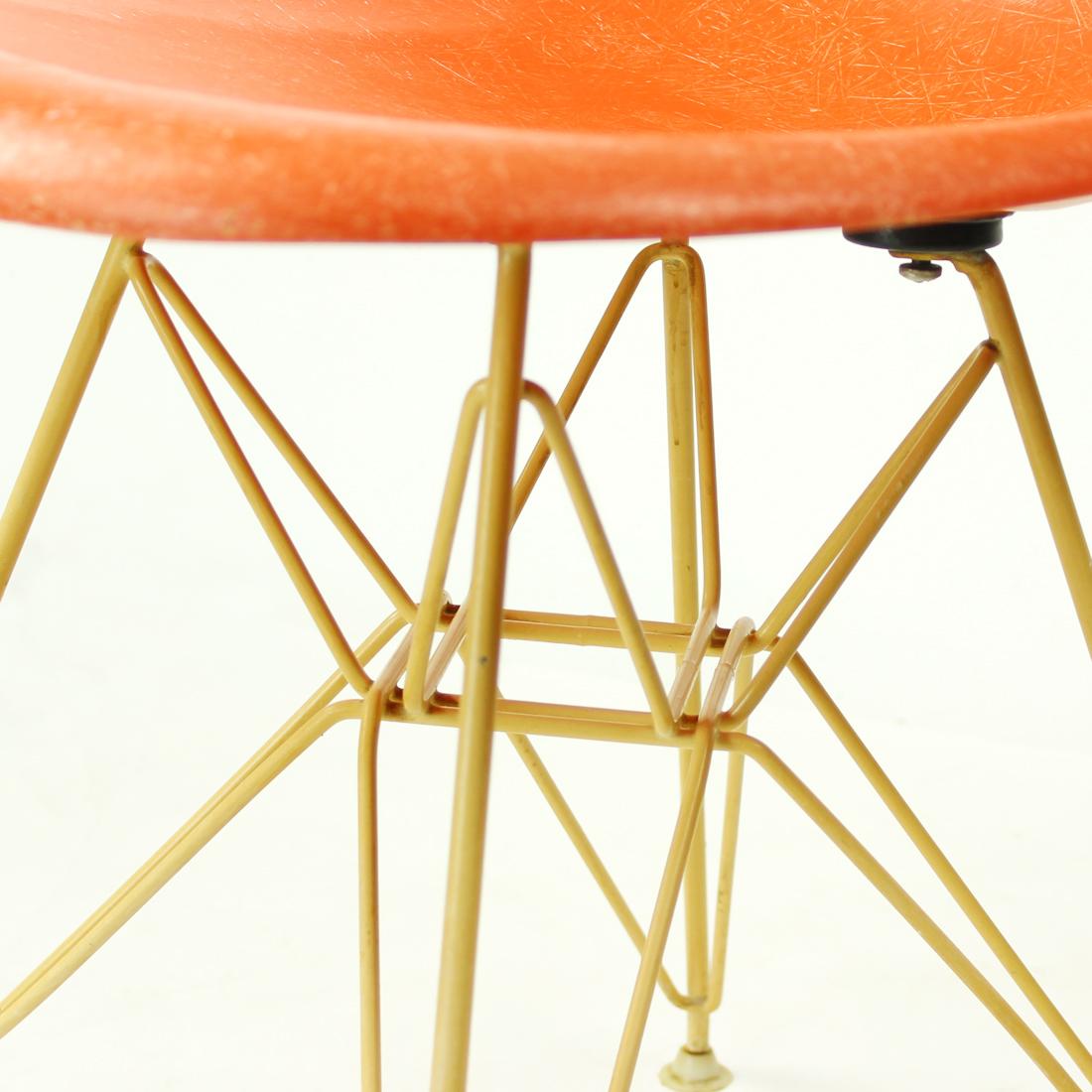 Orange Eiffel Shell Chair By Charles And Ray Eames For Herman Miller, 1960s For Sale 5