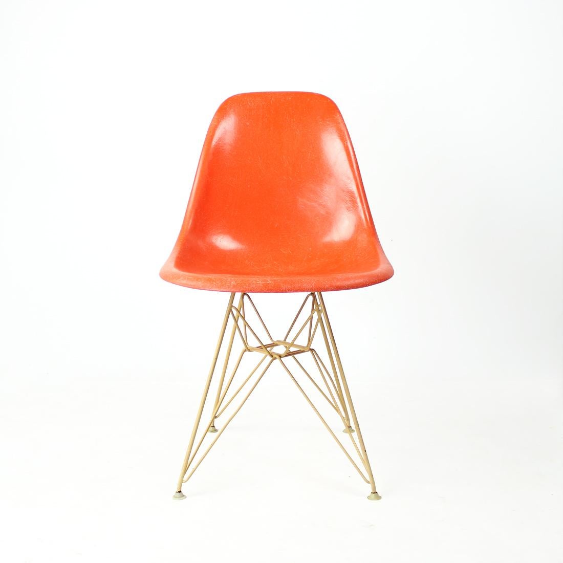 Mid-Century Modern Orange Eiffel Shell Chair By Charles And Ray Eames For Herman Miller, 1960s For Sale