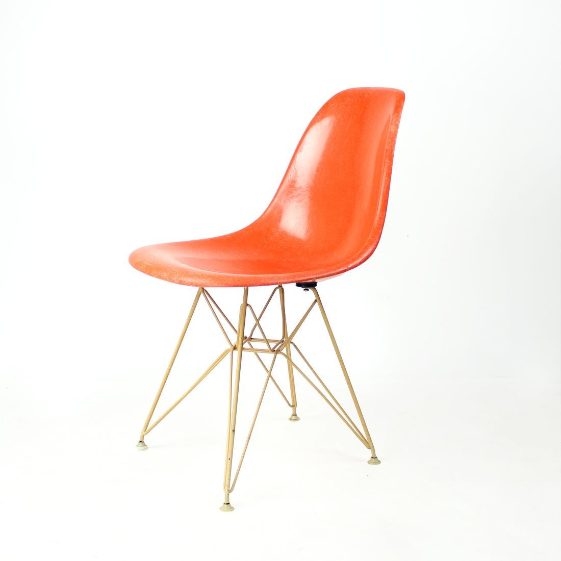 British Orange Eiffel Shell Chair By Charles And Ray Eames For Herman Miller, 1960s For Sale
