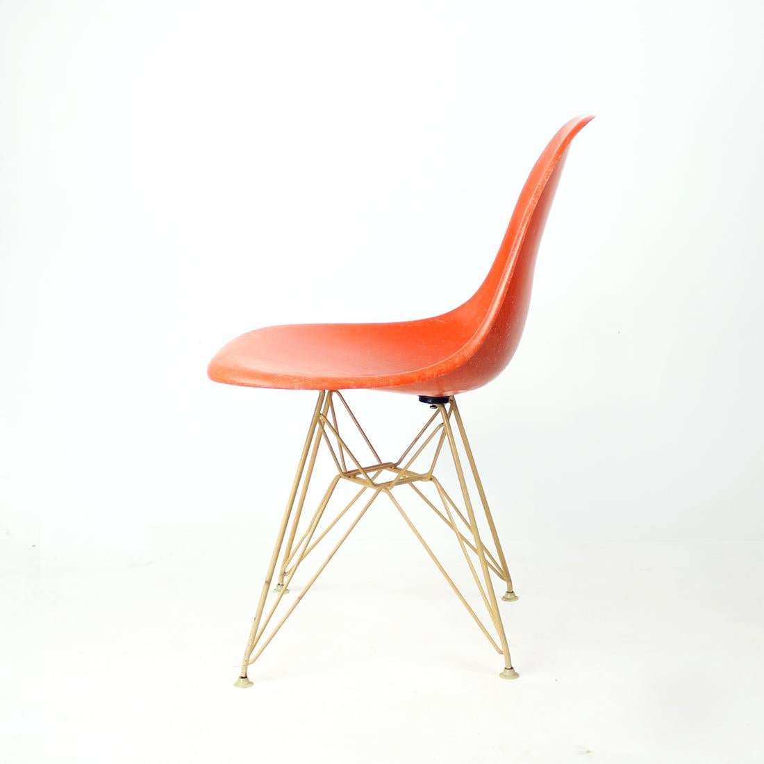 Orange Eiffel Shell Chair By Charles And Ray Eames For Herman Miller, 1960s In Good Condition For Sale In Zohor, SK