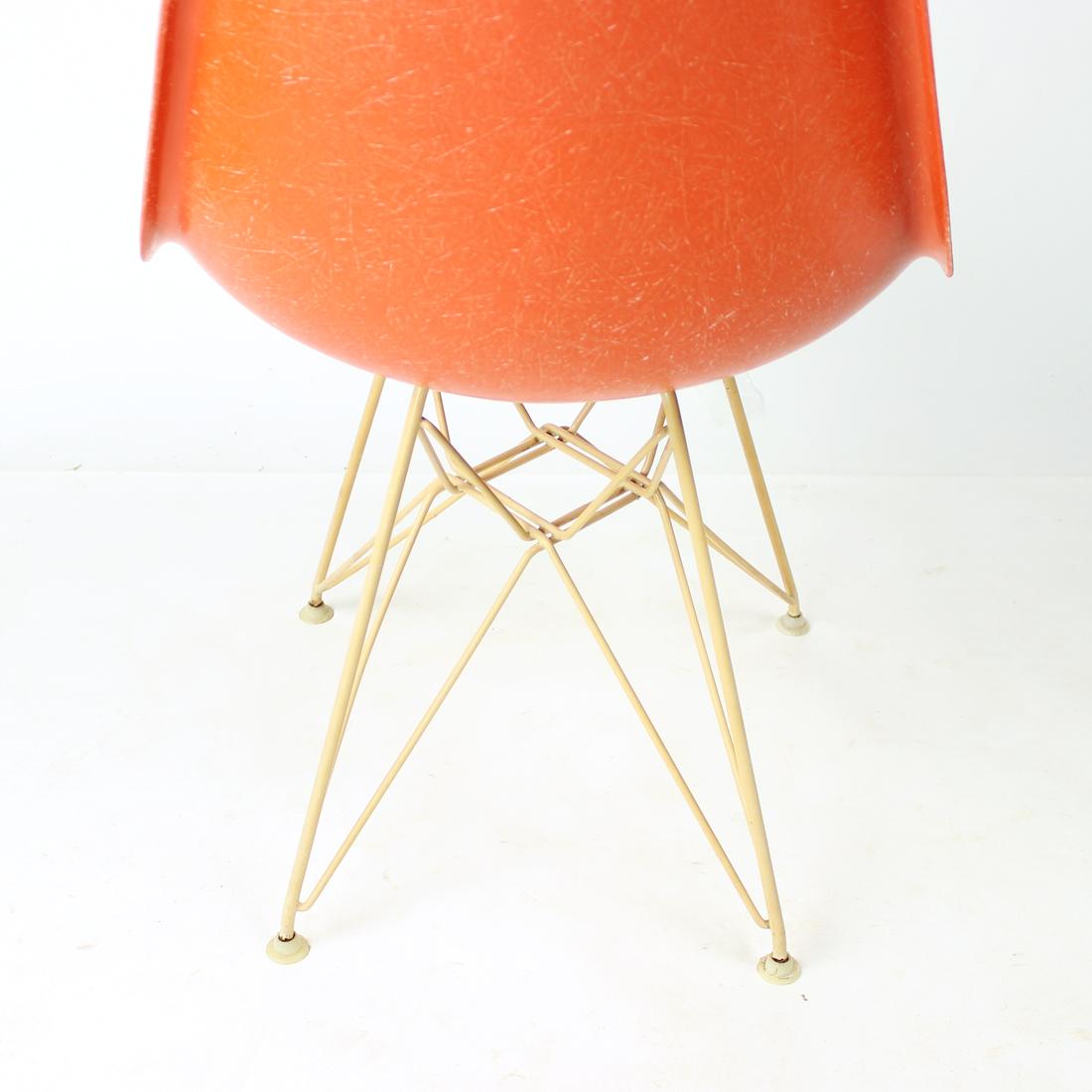 Eiffel-Muschelstuhl in Orange von Charles und Ray Eames für Herman Miller, 1960er Jahre im Angebot 1