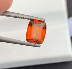 Gema de Granate Fanta Naranja: Piedra de Nacimiento de Enero, talla cojín, 2.68 quilates