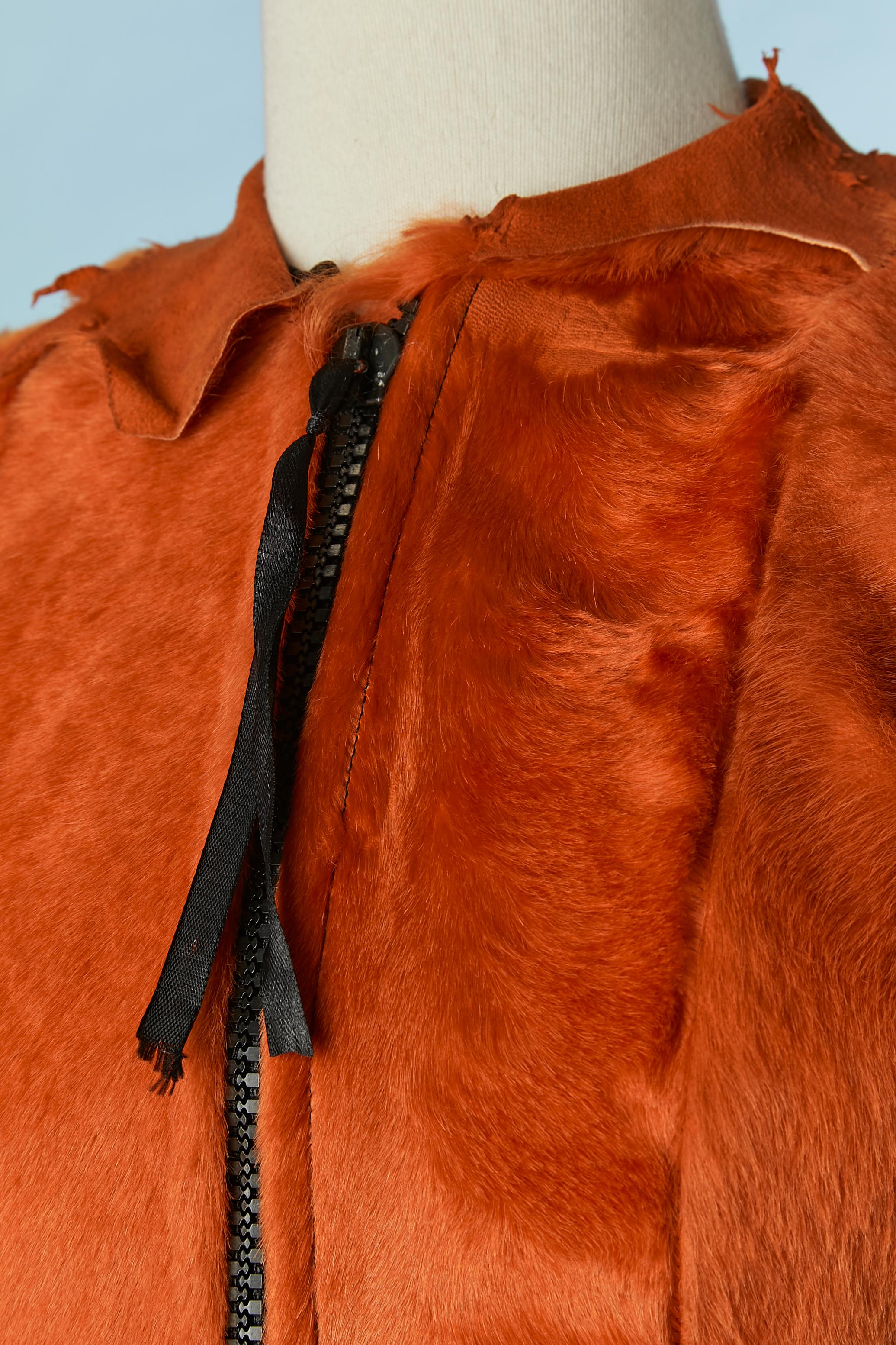 Orange furs vest with zip closure and topstitched on edge Oscar Carvallo  In Excellent Condition For Sale In Saint-Ouen-Sur-Seine, FR