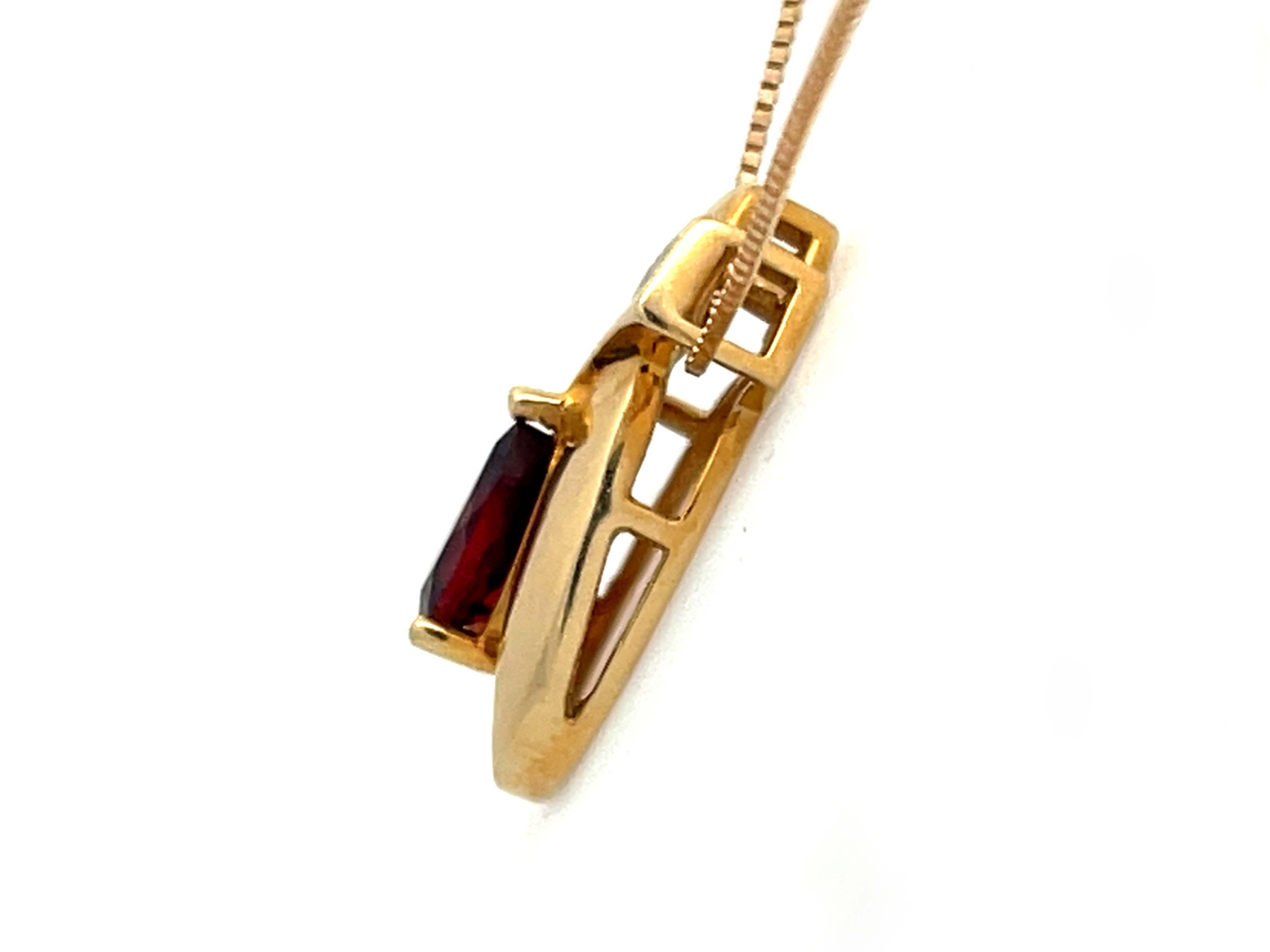 Orange Garnet and Diamond Two Toned Pendant and Chain in 14k Gold In Excellent Condition For Sale In Honolulu, HI