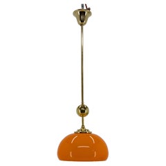 Lampe à suspension en verre orange et laiton, années 1980, restaurée