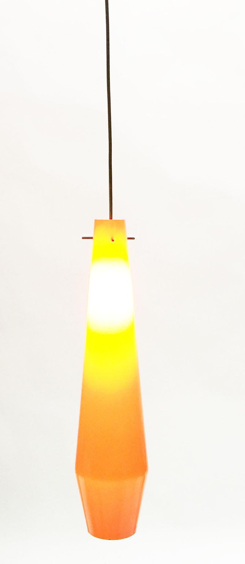Orange glass pendant by Gino Vistosi, 1950s, Italy

Gino Vistosi for Murano, Italy
An orange glass tube with metal hang system (3 metal rods with screw)
It is newly black fabric wired
The height is adjustable by fixing the fabric wire into the