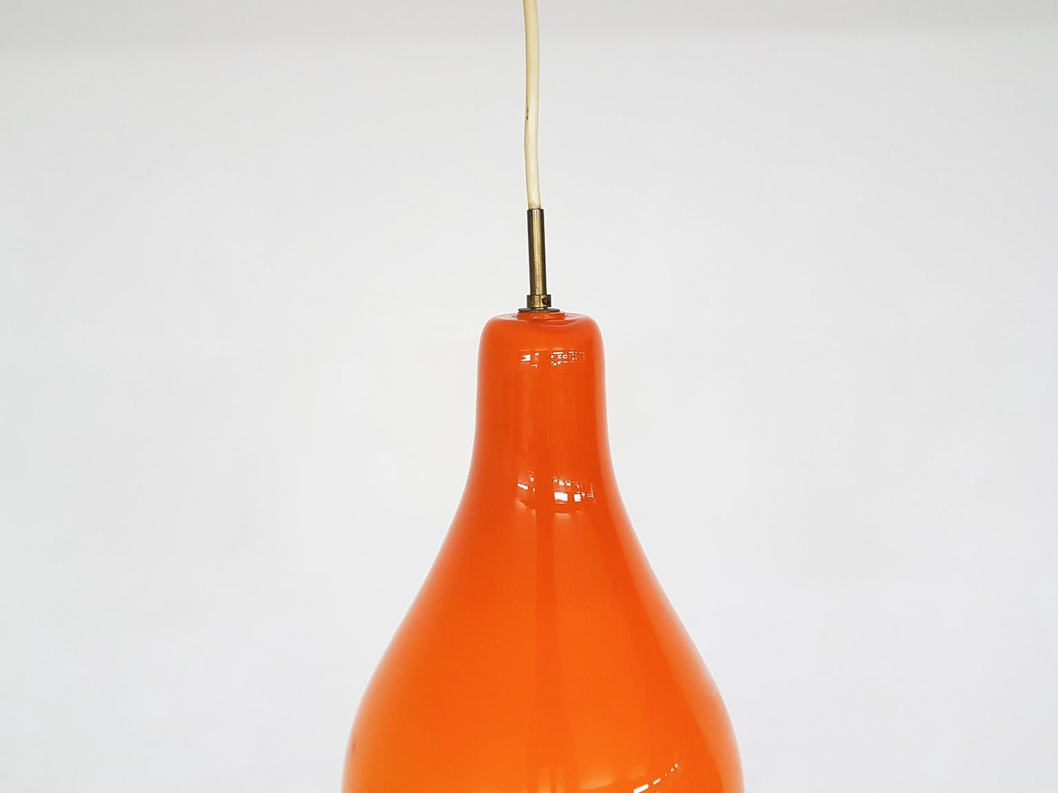 Orange Glass Pendant Light, attributed to Gino Vistosi, Venini Murano, ca. 1962 In Good Condition In Amsterdam, NL