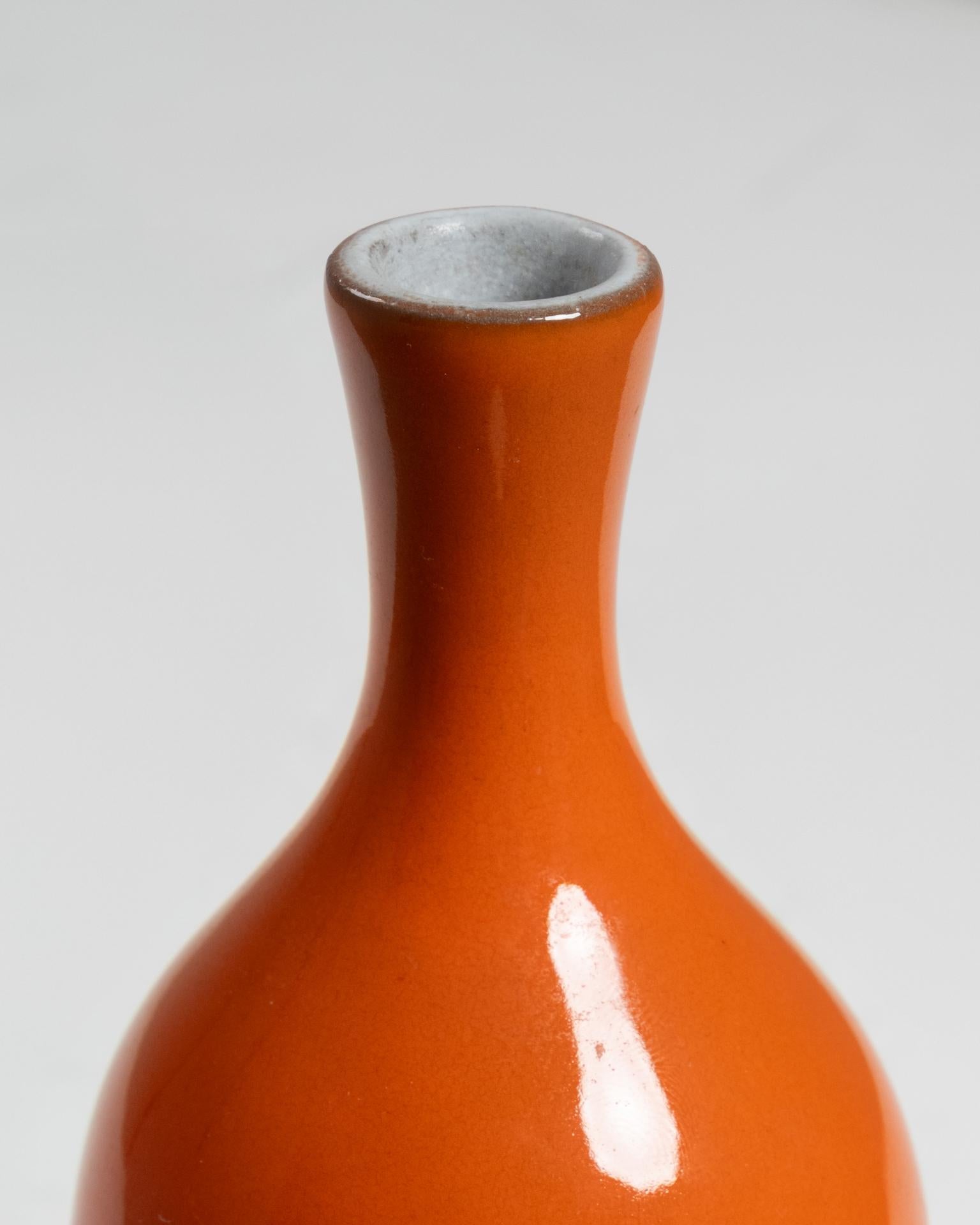 Jarrón de cerámica esmaltada naranja de Jacques (1926-2008) et Dani (1933-2010) RUELLAND Moderno de mediados de siglo en venta
