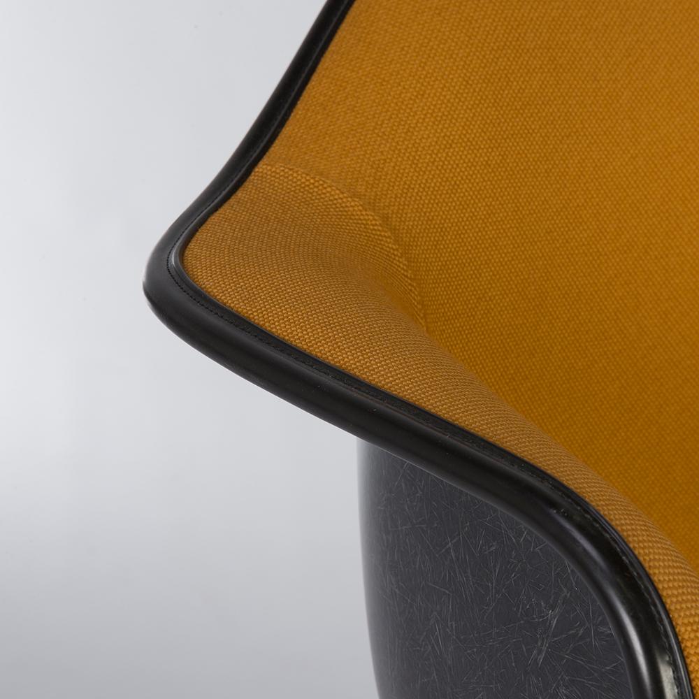 Orange Herman Miller Vintage Eames Upholstered RAR Arm Shell Chair In Good Condition For Sale In Loughborough, Leicester
