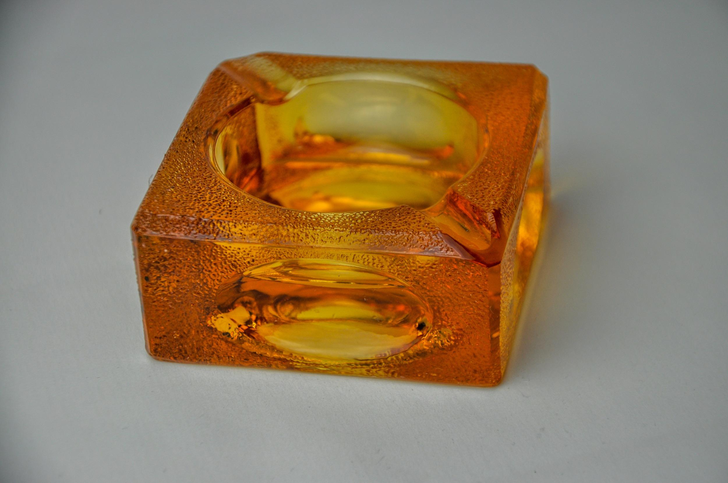 Orange ice cube ashtray by antonio imperatore, murano glass, italy, 1970 In Good Condition For Sale In BARCELONA, ES