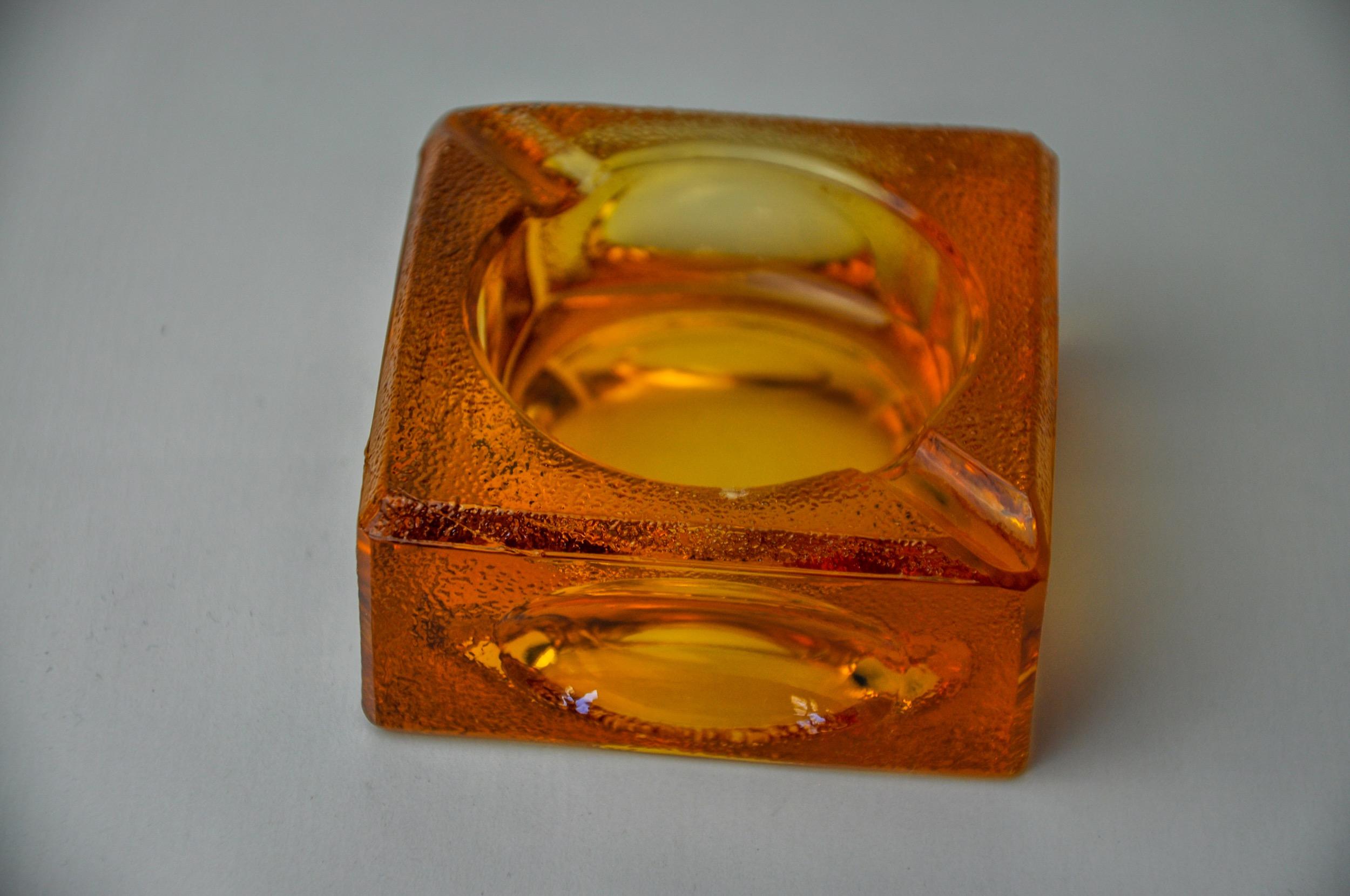 Orange ice cube ashtray by Antonio Imperatore, Murano glass, Italy, 1970 In Good Condition For Sale In BARCELONA, ES