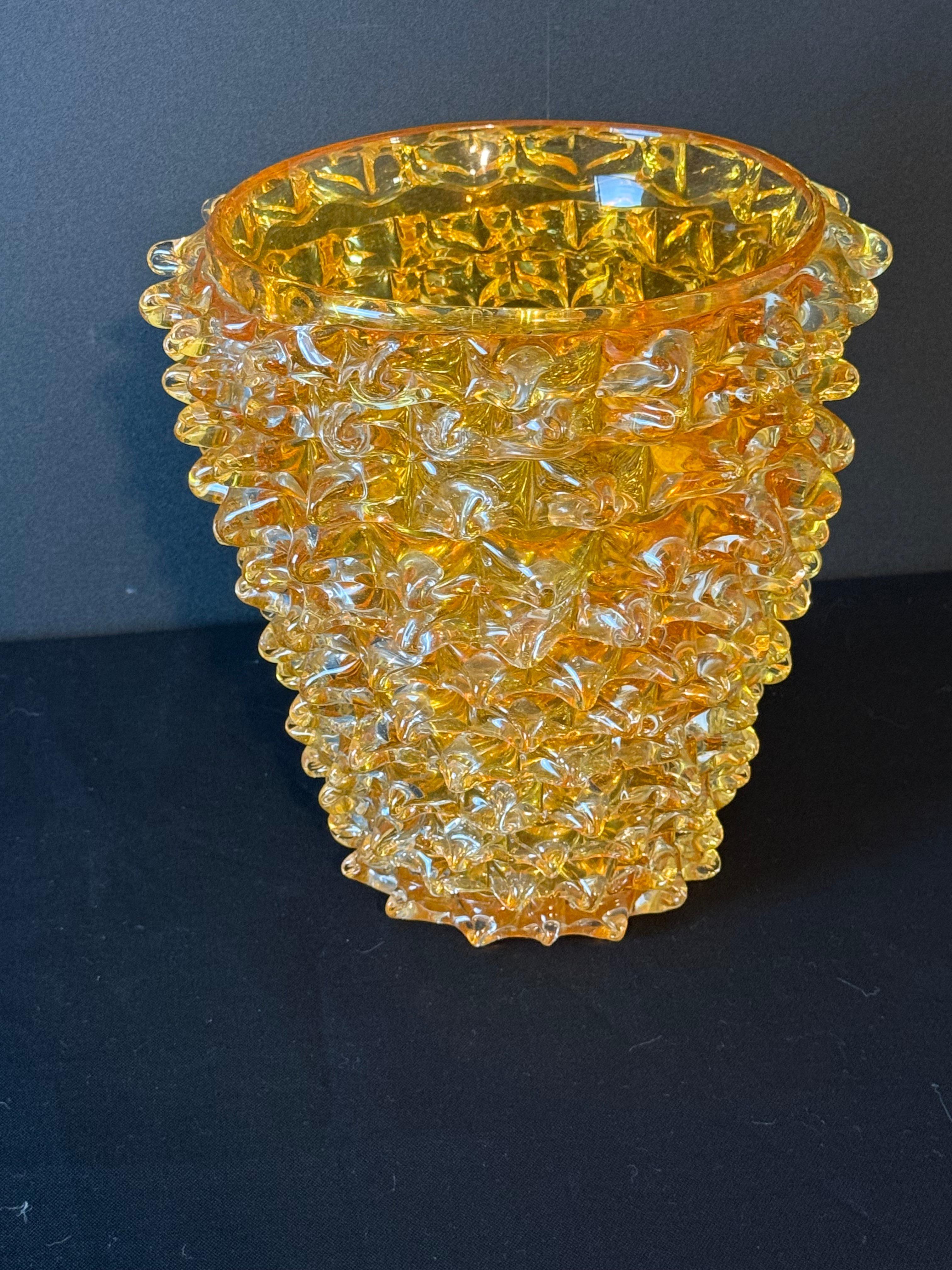 Jarrón de Cristal de Murano Iridiscente Naranja con Decoración de Espigas Rostrato en Estilo Barovier en venta 9