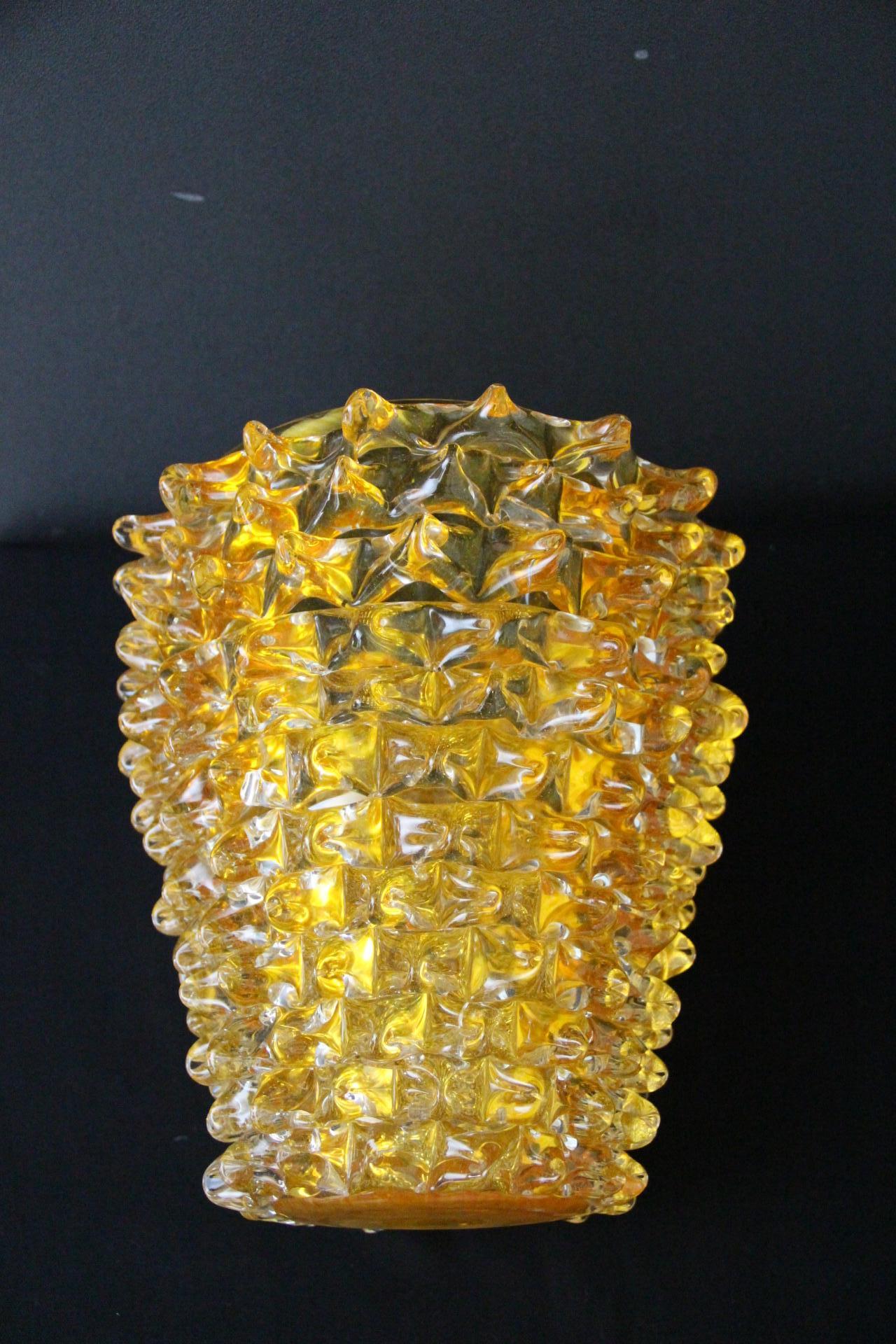 Jarrón de Cristal de Murano Iridiscente Naranja con Decoración de Espigas Rostrato en Estilo Barovier en venta 1