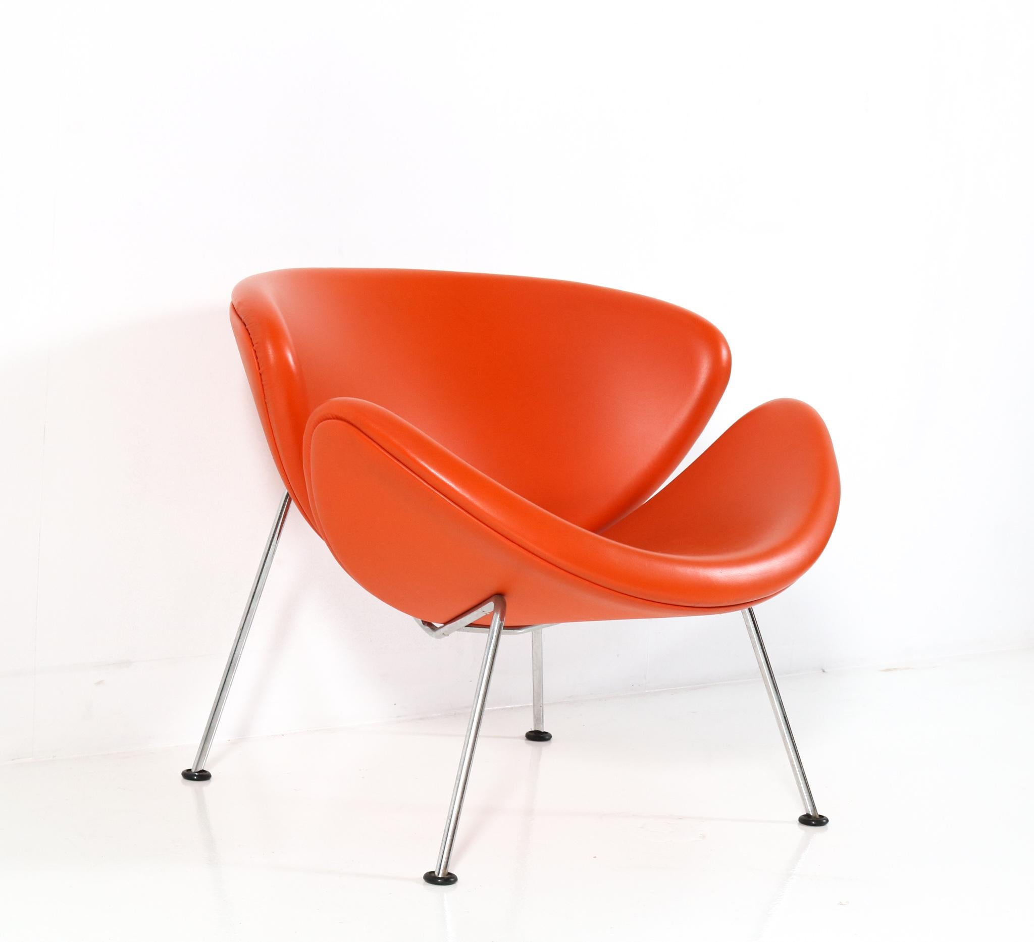 Stunning Vintage Orange Slice lounge chair.
Design by Pierre Paulin for Artifort.
Striking Dutch design from the 1960s.
This version is from the 1990s.
Original orange leather upholstered shells on chrome frame.
In good original condition with