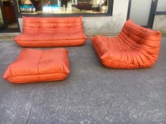 Ensemble de canapés "Togo" en cuir orange de Ligne Roset:: France:: vers 1972