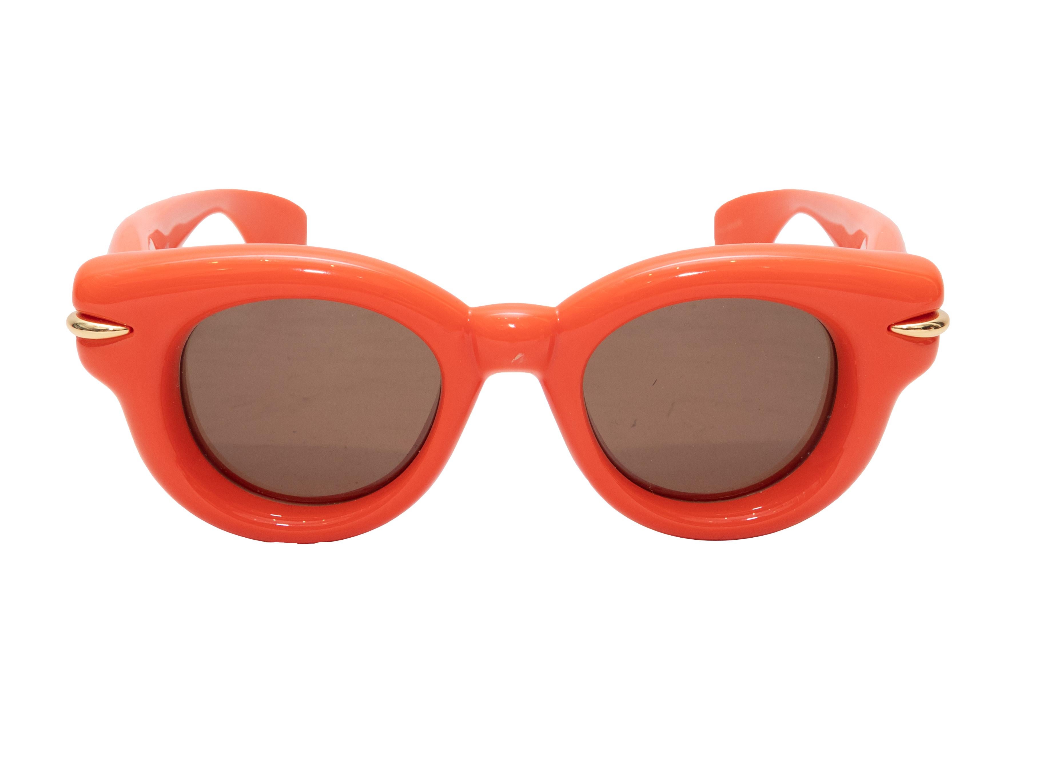  Lunettes de soleil wayfarer Inflated en acétate orange par Loewe. Lentilles teintées marron. Hauteur de 0,9