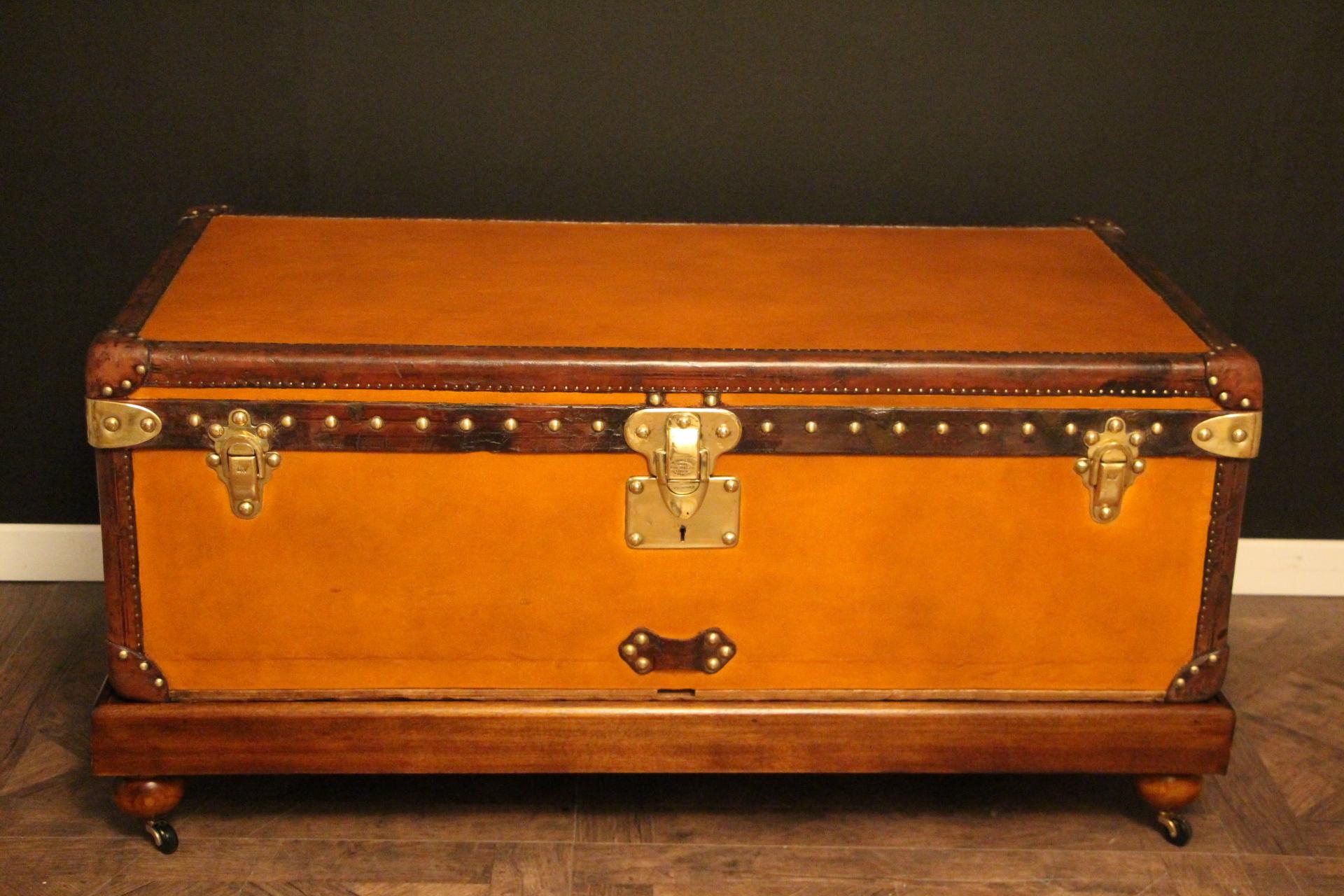 This very nice orange canvas Louis Vuitton steamer trunk, features Louis Vuitton stamped solid brass lock, clasps as well as all its studs. Beautiful and rich chocolate color leather trim and handles. Unusual and elegant proportions.
It is