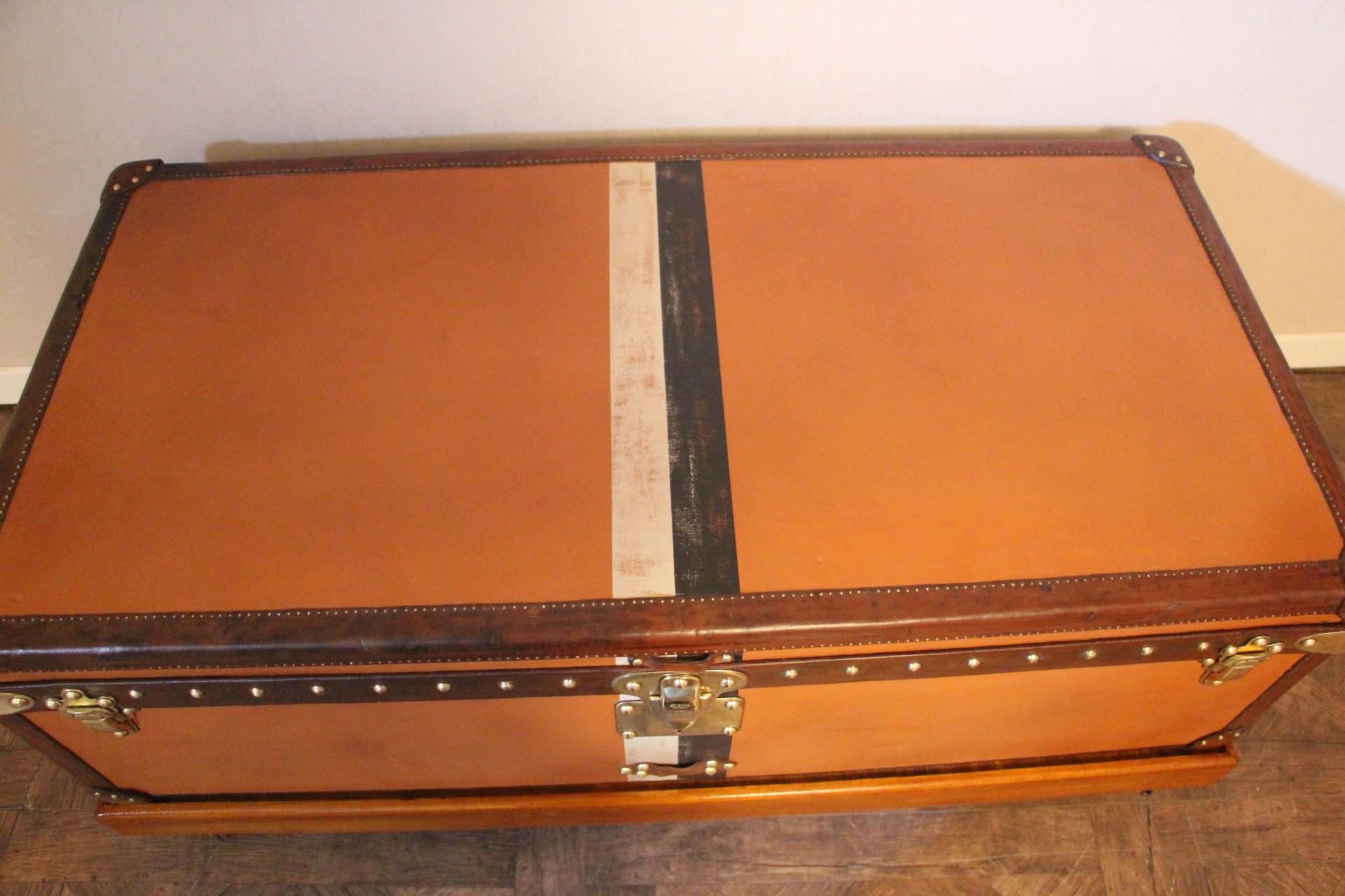 Orange Louis Vuitton Steamer Trunk, Orange Louis Vuitton Trunk, Vuitton Trunk In Good Condition In Saint-Ouen, FR