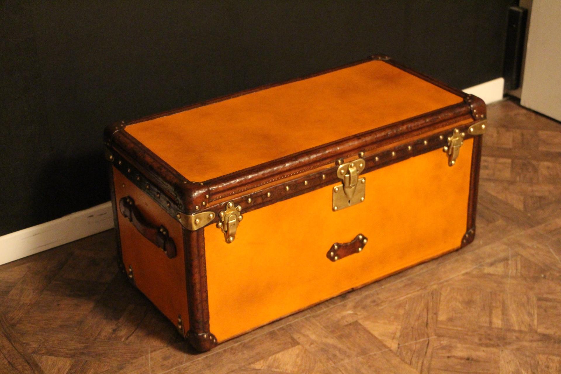 This magnificent Louis Vuitton shoe trunk features the very sought after orange canvas , Louis Vuitton stamped solid brass locks, studs and latches as well as beautiful large side handles in leather. It also has got all chocolate leather trim. It