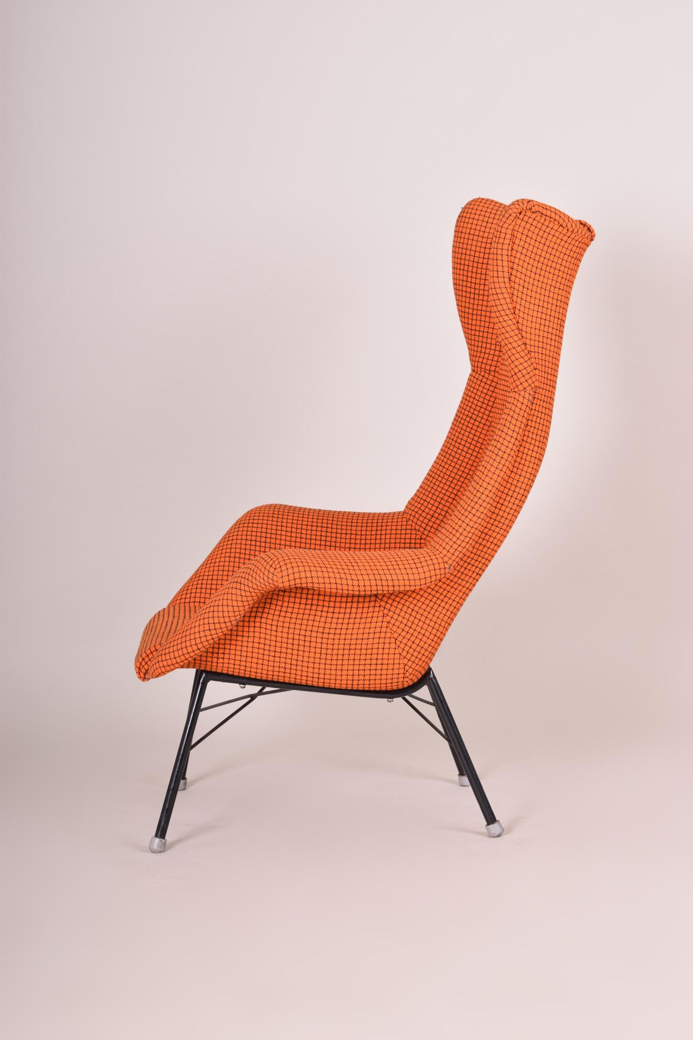 Orange Mid Century Modern Armchair, Made in 1960s, Czechia, Restored, Navratil In Good Condition For Sale In Horomerice, CZ