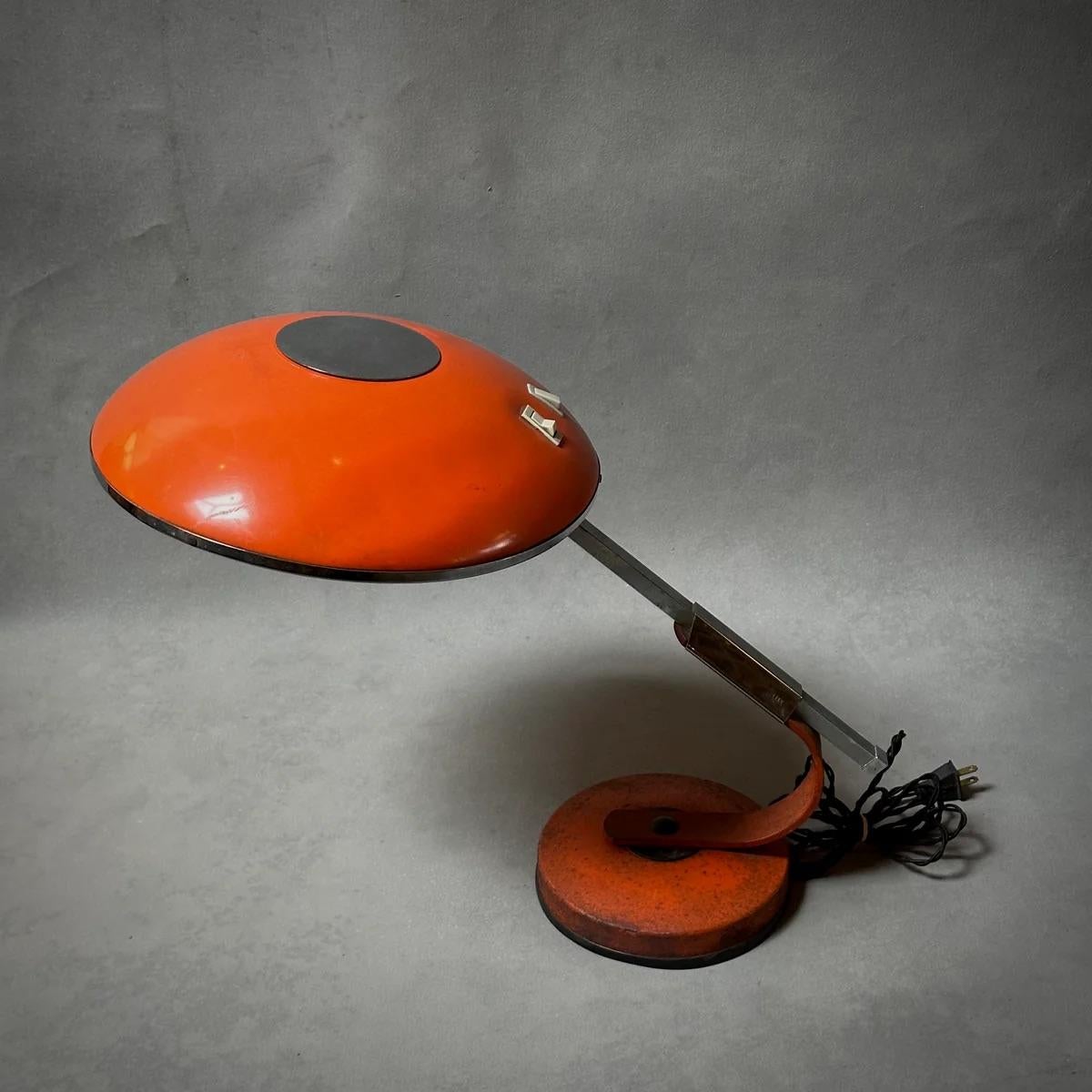 Mid-Century Modern Lampe de bureau orange mi-siècle moderne en vente