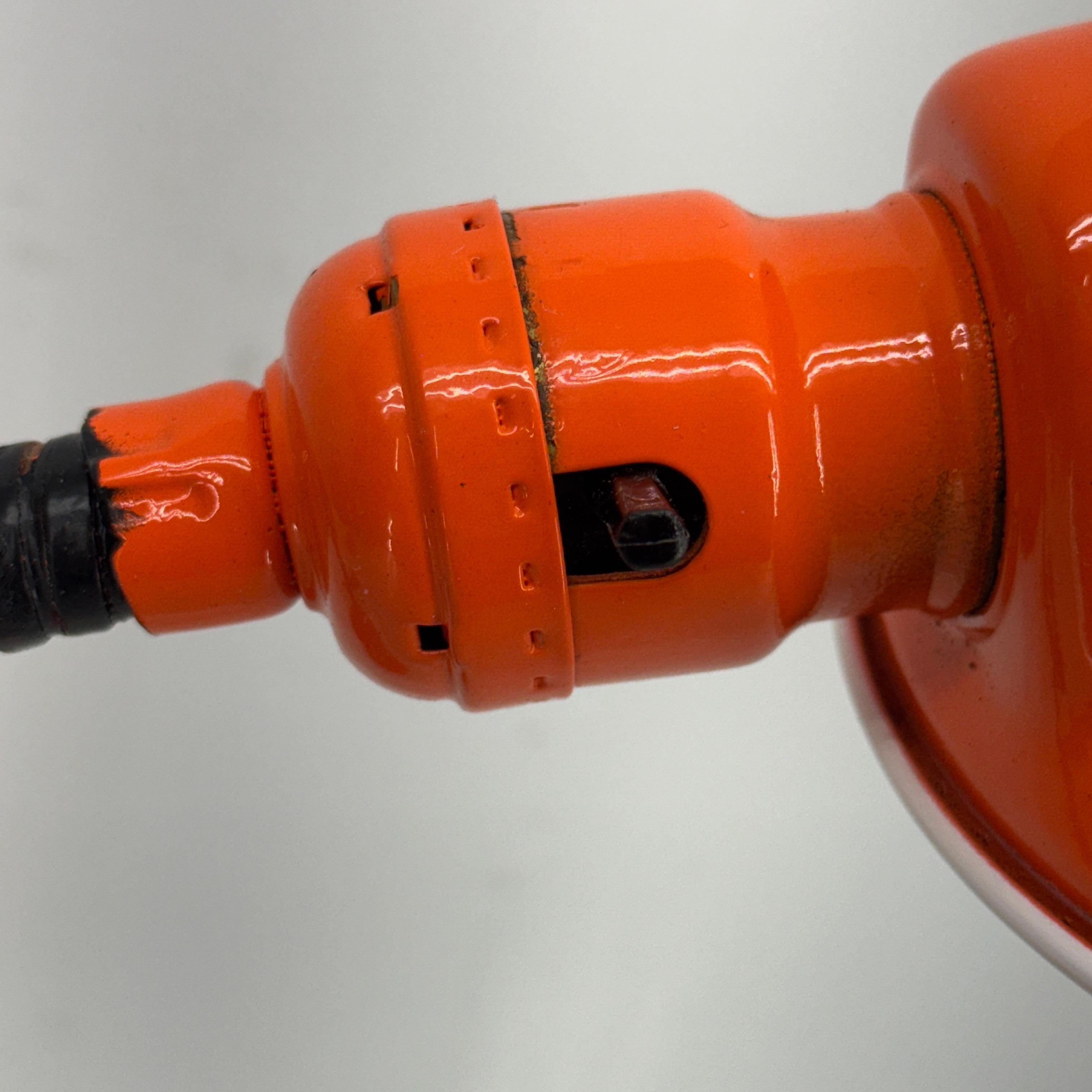 Lámpara de Sobremesa Cuello de Cisne de Metal Naranja Moderna de Mitad de Siglo en venta 5