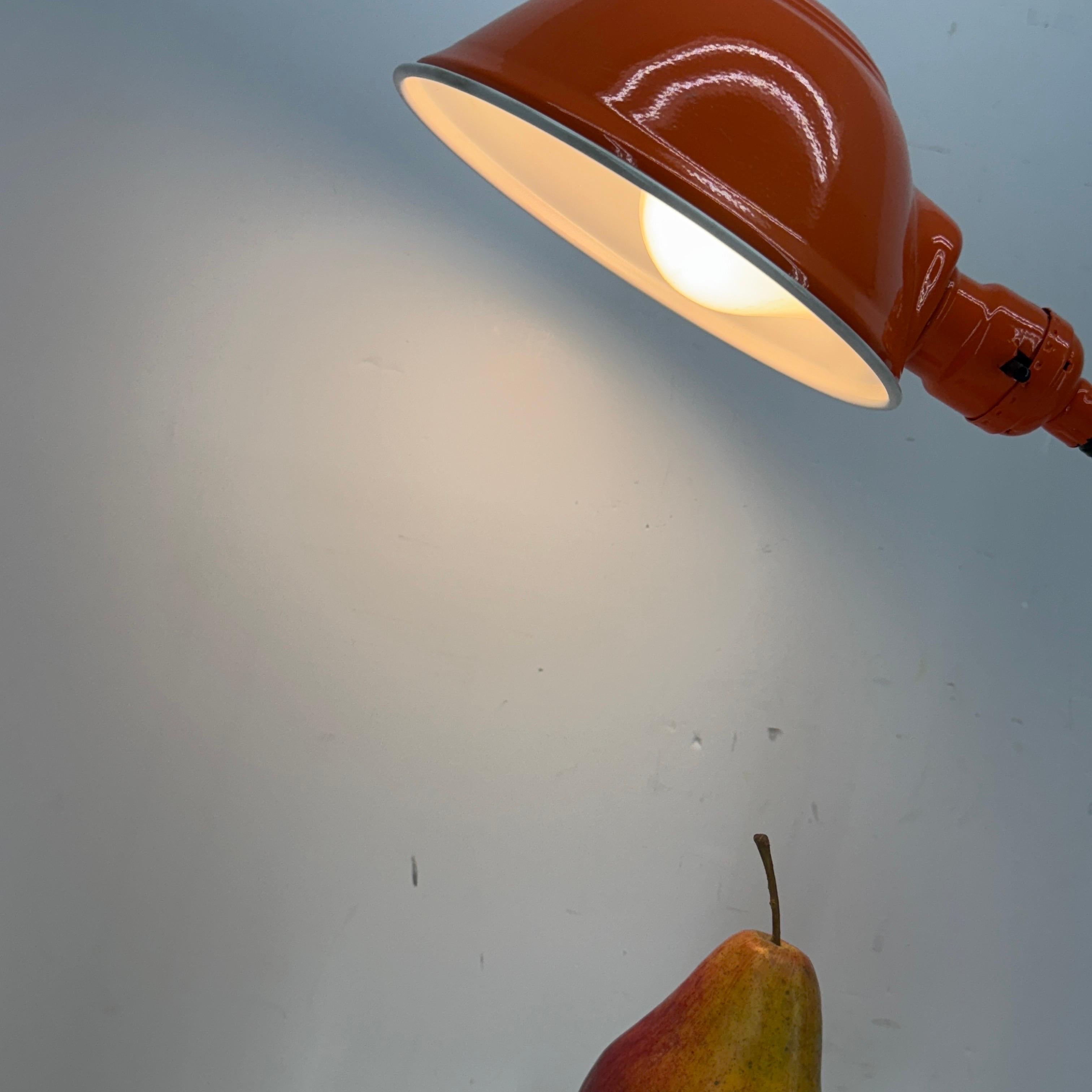 Lámpara de Sobremesa Cuello de Cisne de Metal Naranja Moderna de Mitad de Siglo en venta 9