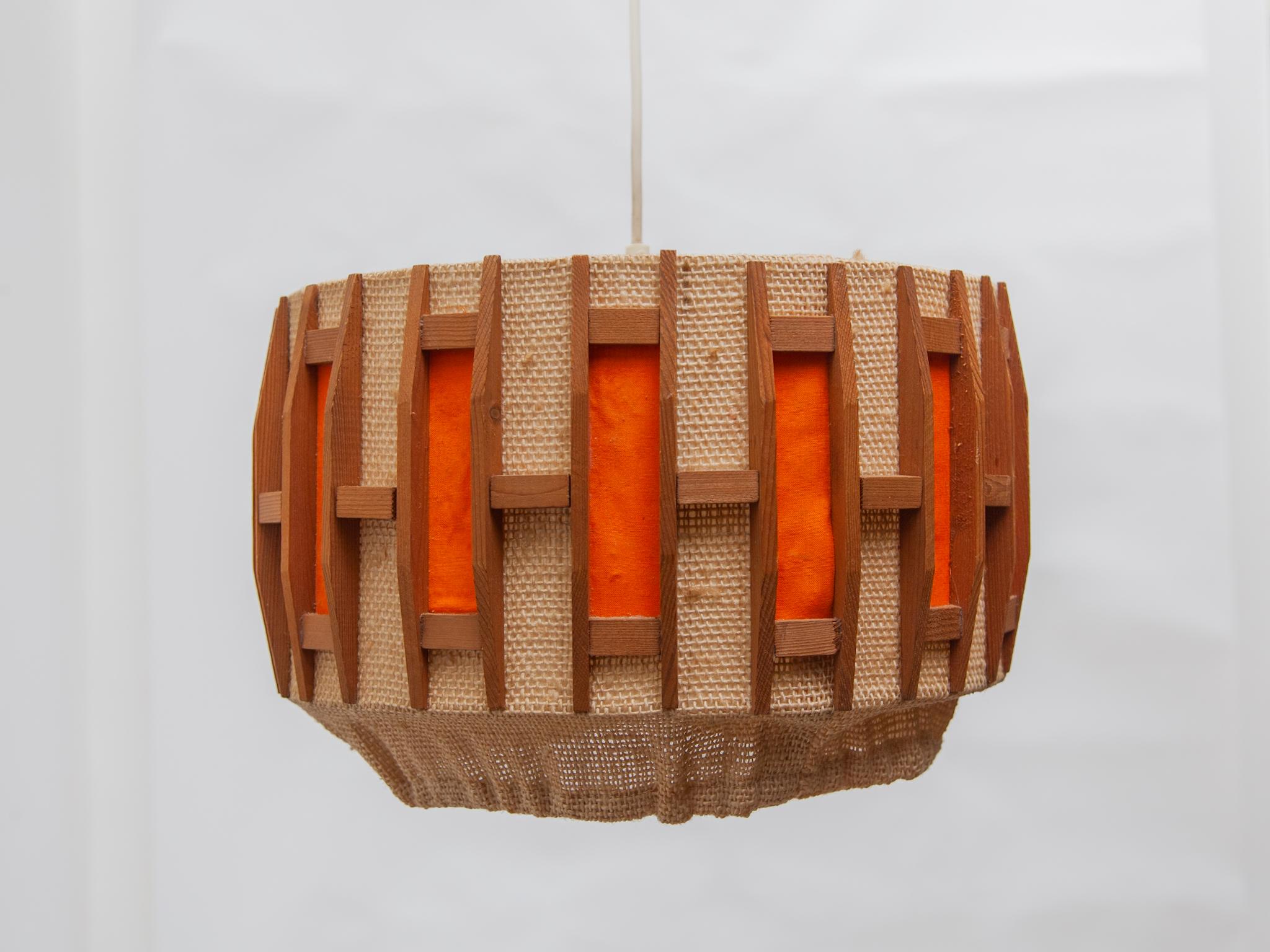 Mid-Century Modern Lampe à suspension belge orange du milieu du siècle dernier en teck et jute, années 1960