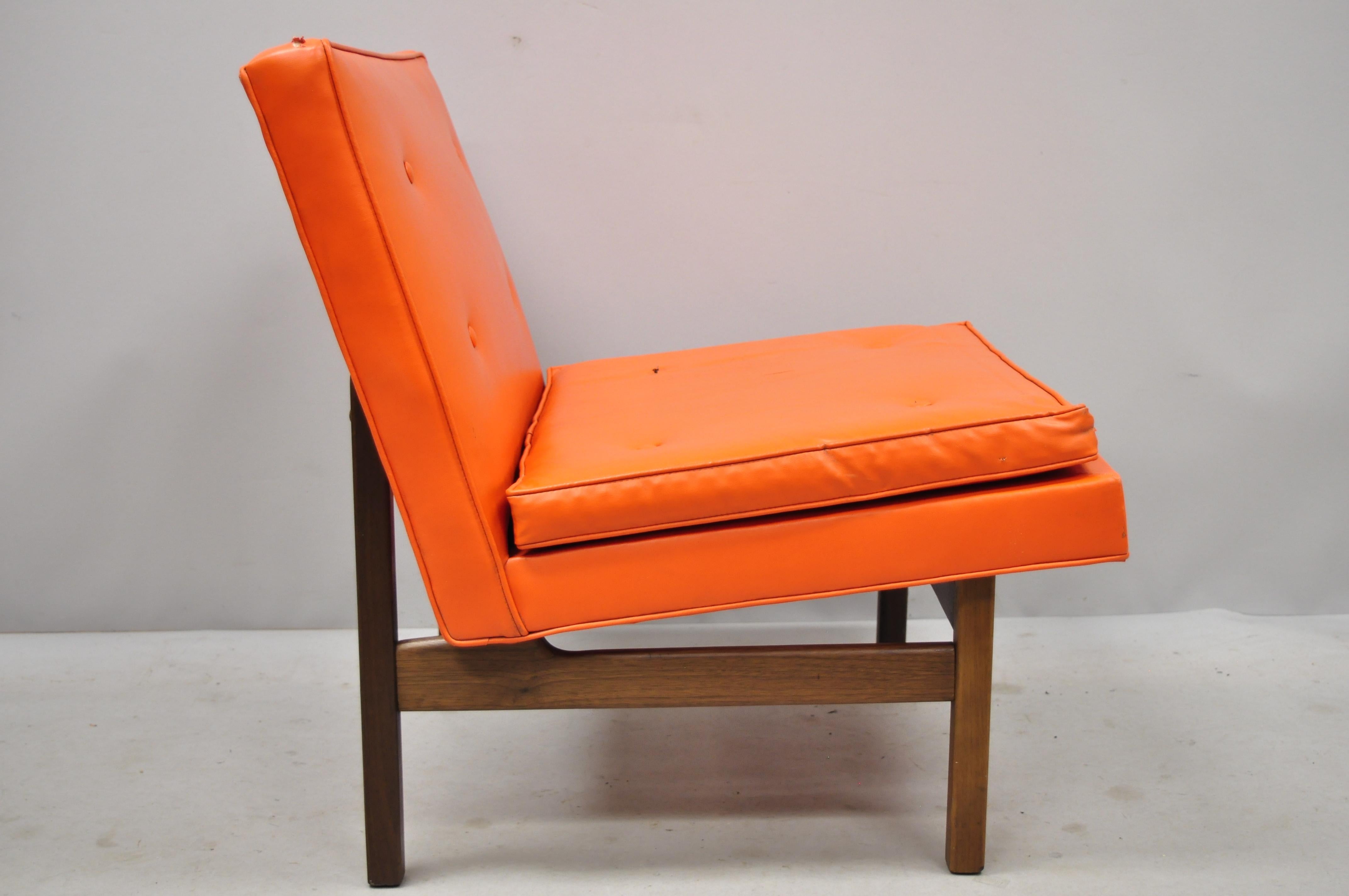 Orange Milo Baughman for Thayer Coggin teak and vinyl slipper lounge chair. Item includes solid wood frame, beautiful wood grain, original label, clean modernist lines, great style and form, circa Mid-20th century. Measurements: 28.5