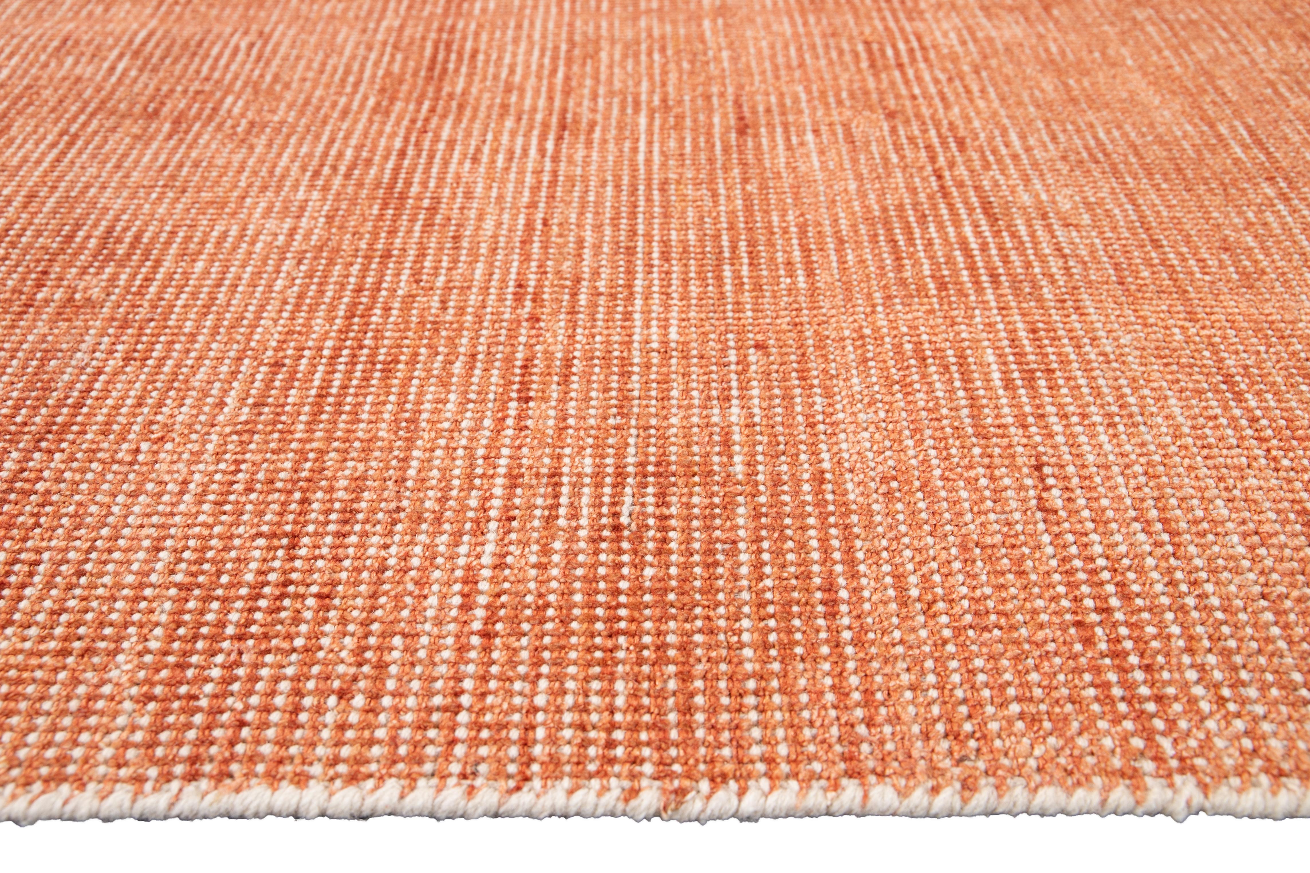 Apadana Orange Moderner Boho-Teppich aus Bambus/Seide, handgefertigt (Handgeknüpft) im Angebot