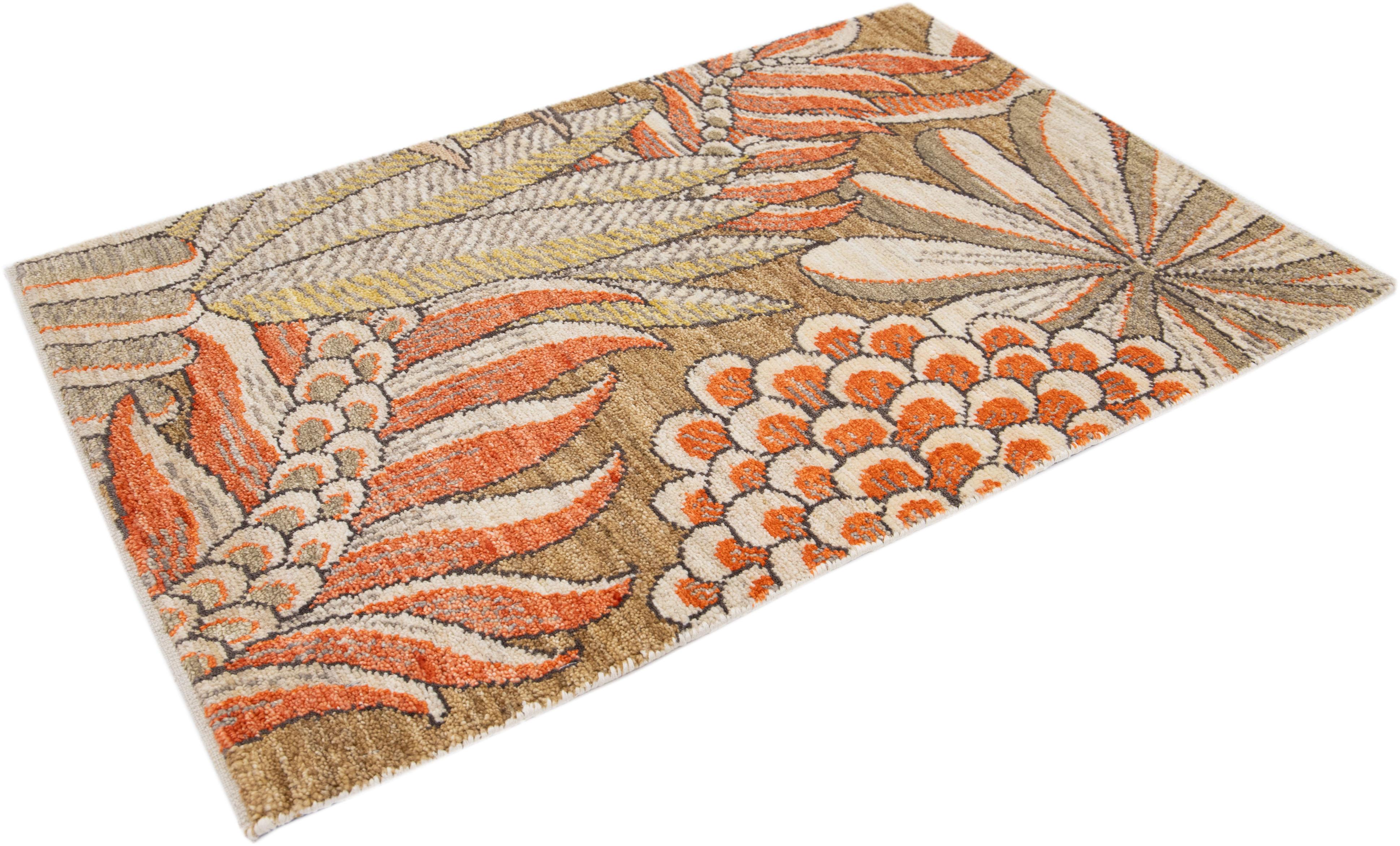 Apadana's Modern Floral Wollteppich nach Maß. Kundenspezifische Größen und Farben auf Bestellung.

MATERIAL: Wolle und Seide.
Techniken: Handgelockt.
Stil: Modern.
Vorlaufzeit: Ca. 15-16 Wochen verfügbar.
Farben: Wie abgebildet, andere individuelle
