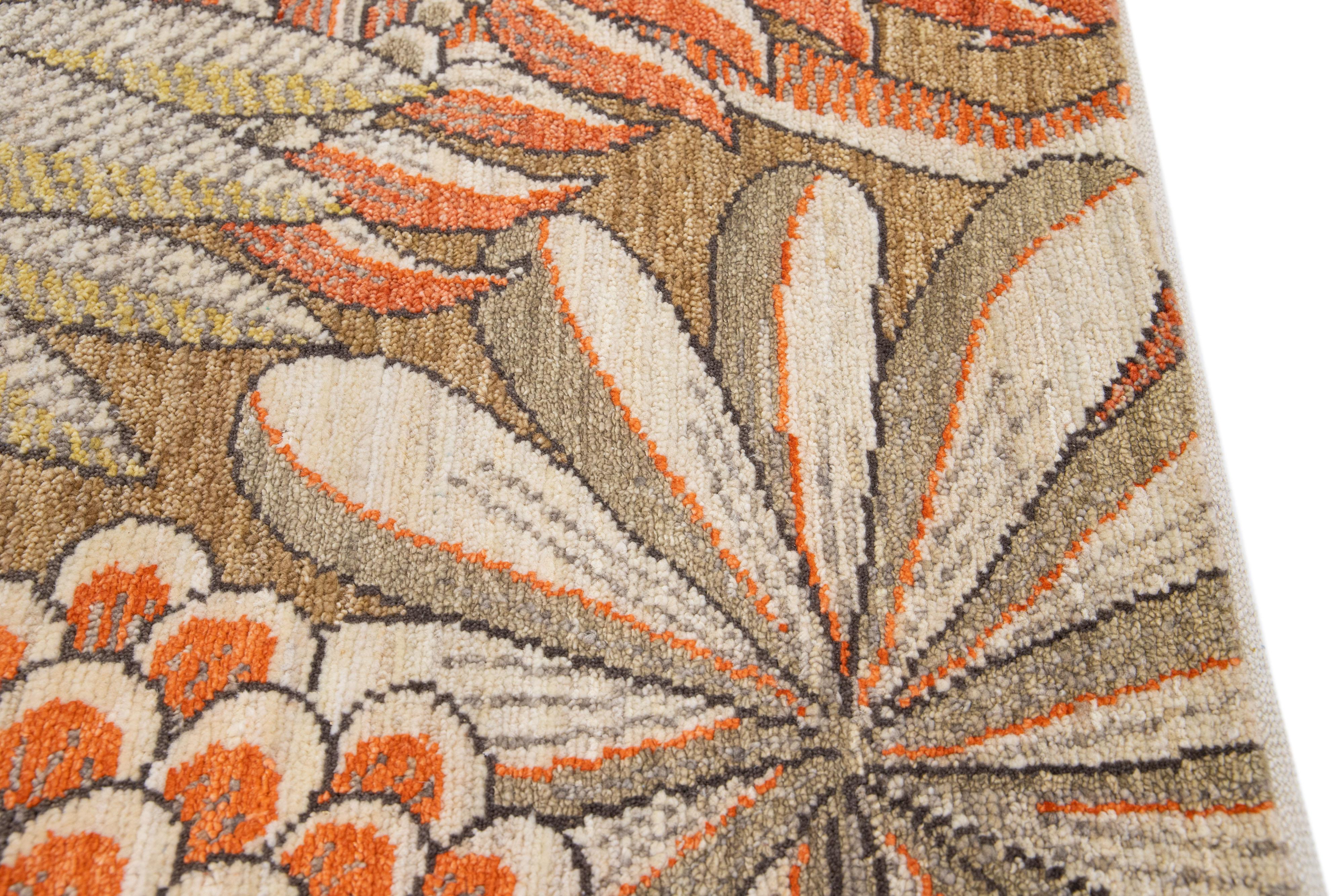 Orange Modern Handmade Floral Custom Wool and Silk Rug (Indisch) im Angebot