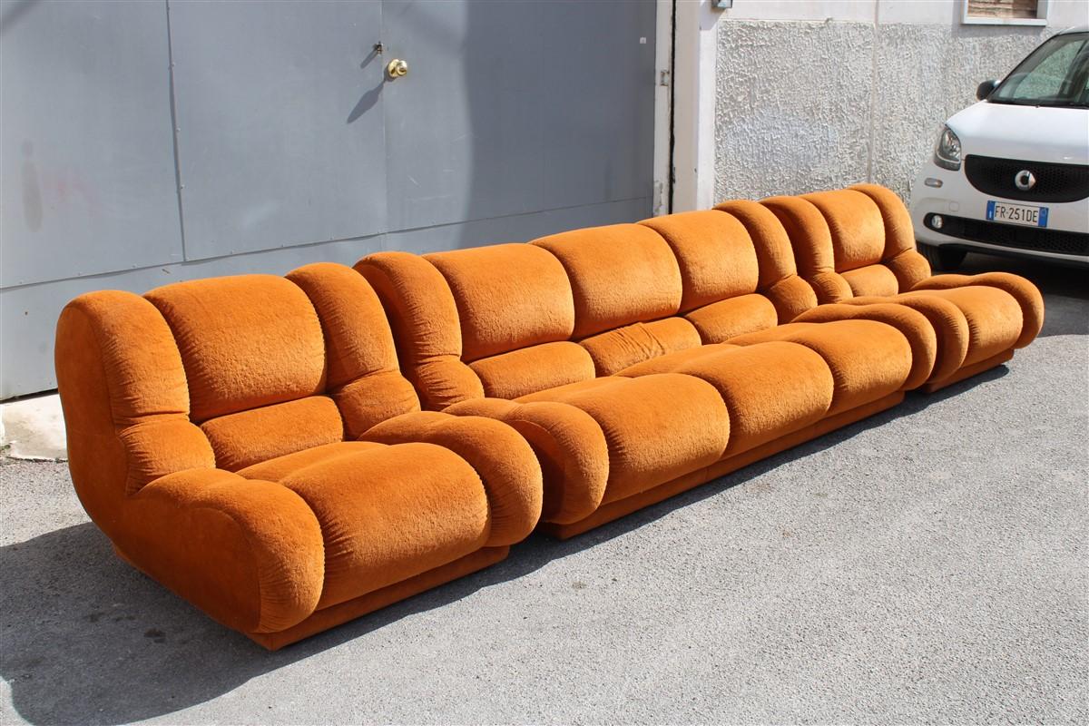 Orange Modular Minimal Sofà Italian Design 1970s Earthworm Pop Art.
extraordinary modular sofa from the 1970s in orange velvet, excellent general condition, something truly unique and of great beauty.