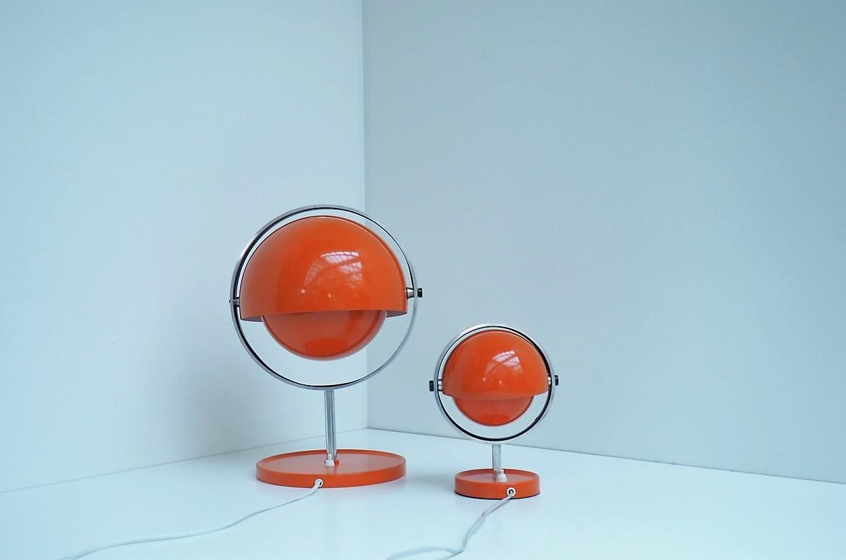 Set of 2 orange lamps called 