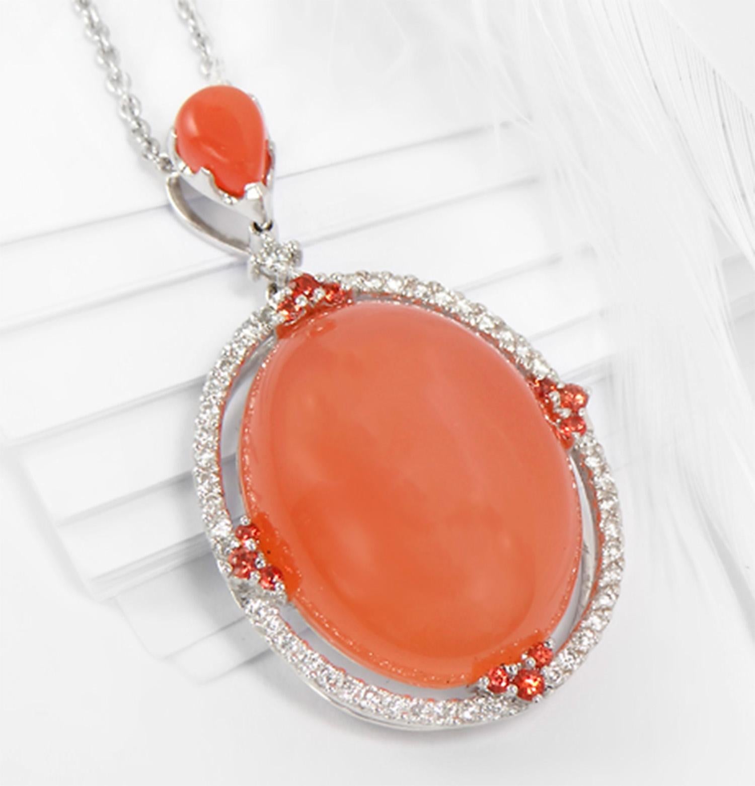 Pendentif pierre de lune orange saphirs et diamants 26,2 carats or 18K Excellent état - En vente à Aliso Viejo, CA