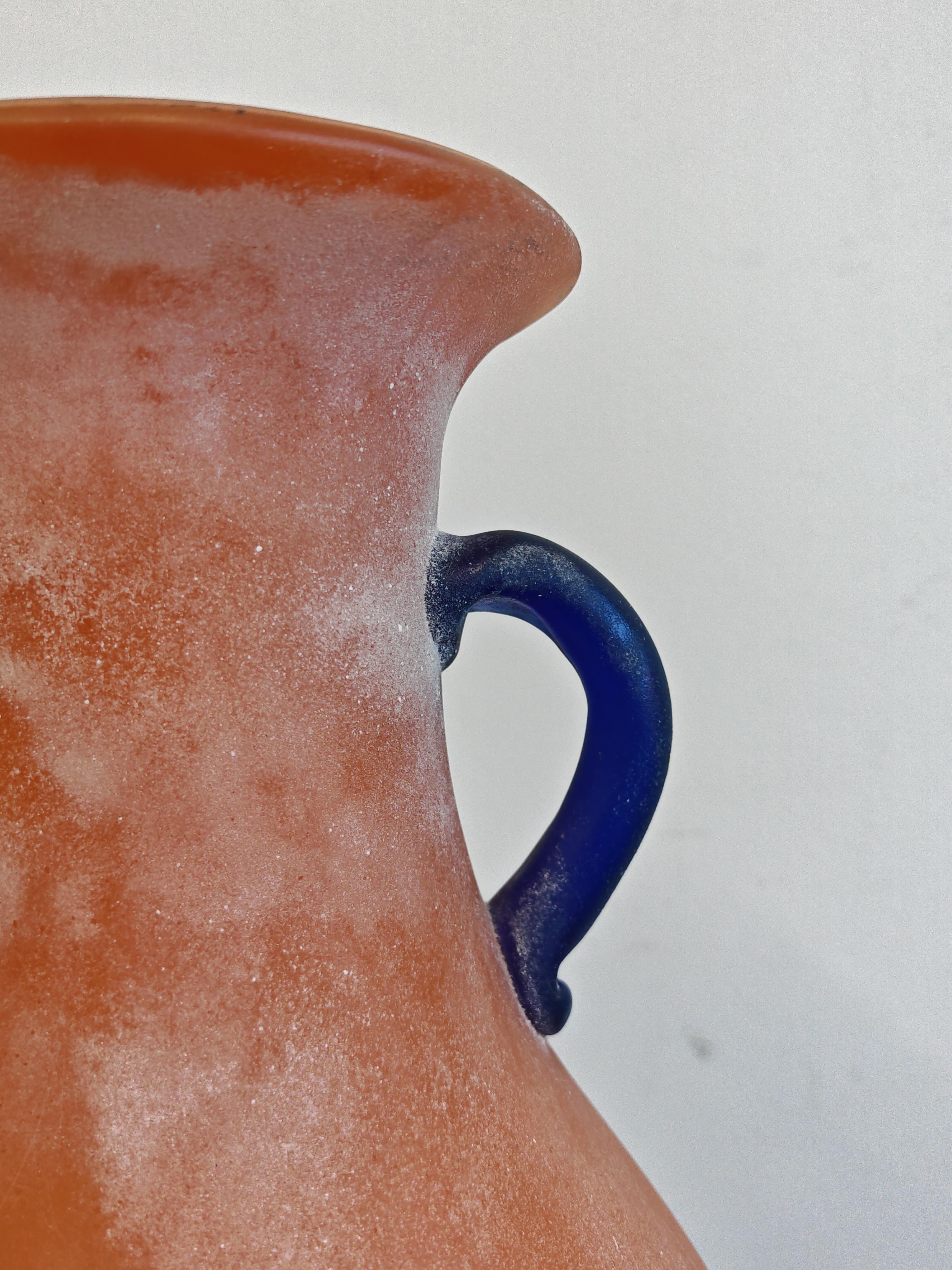 Fine XX secolo Vaso Scavo in vetro di Murano arancione di Carlo Moretti, firmato dall'autore, Italia anni '70 in vendita