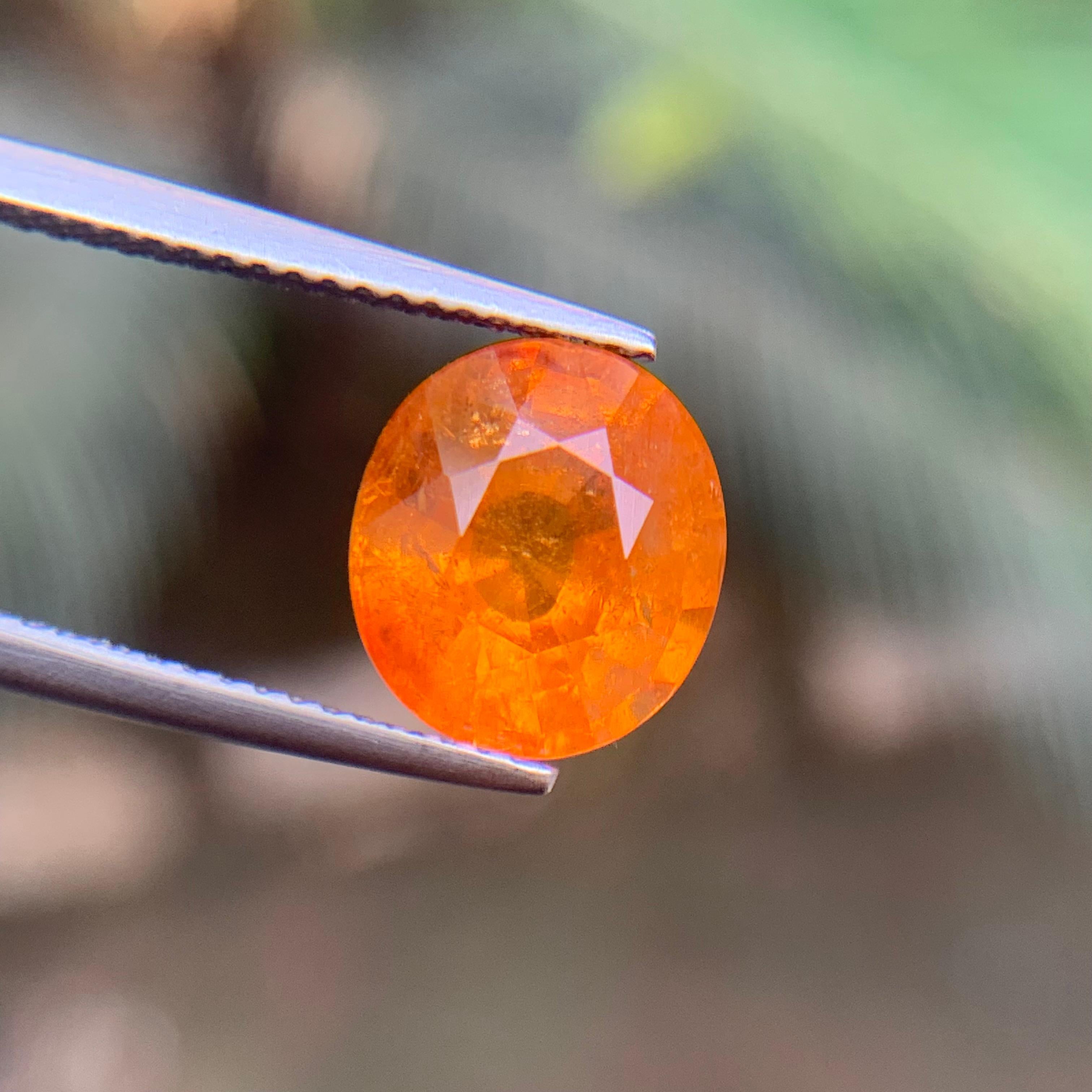 Spessartite naturale arancione / Spessartine / Granato mandarino sciolto 4,76 Ct in vendita 4