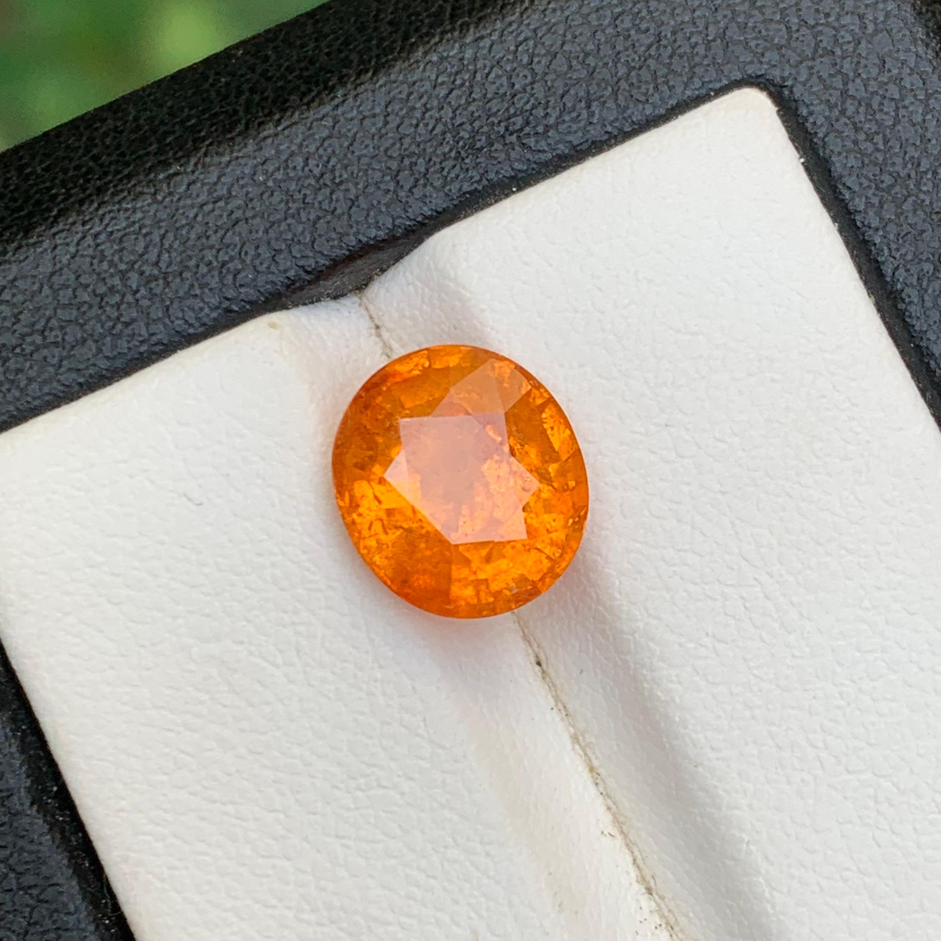 Spessartite naturale arancione / Spessartine / Granato mandarino sciolto 4,76 Ct in vendita 7