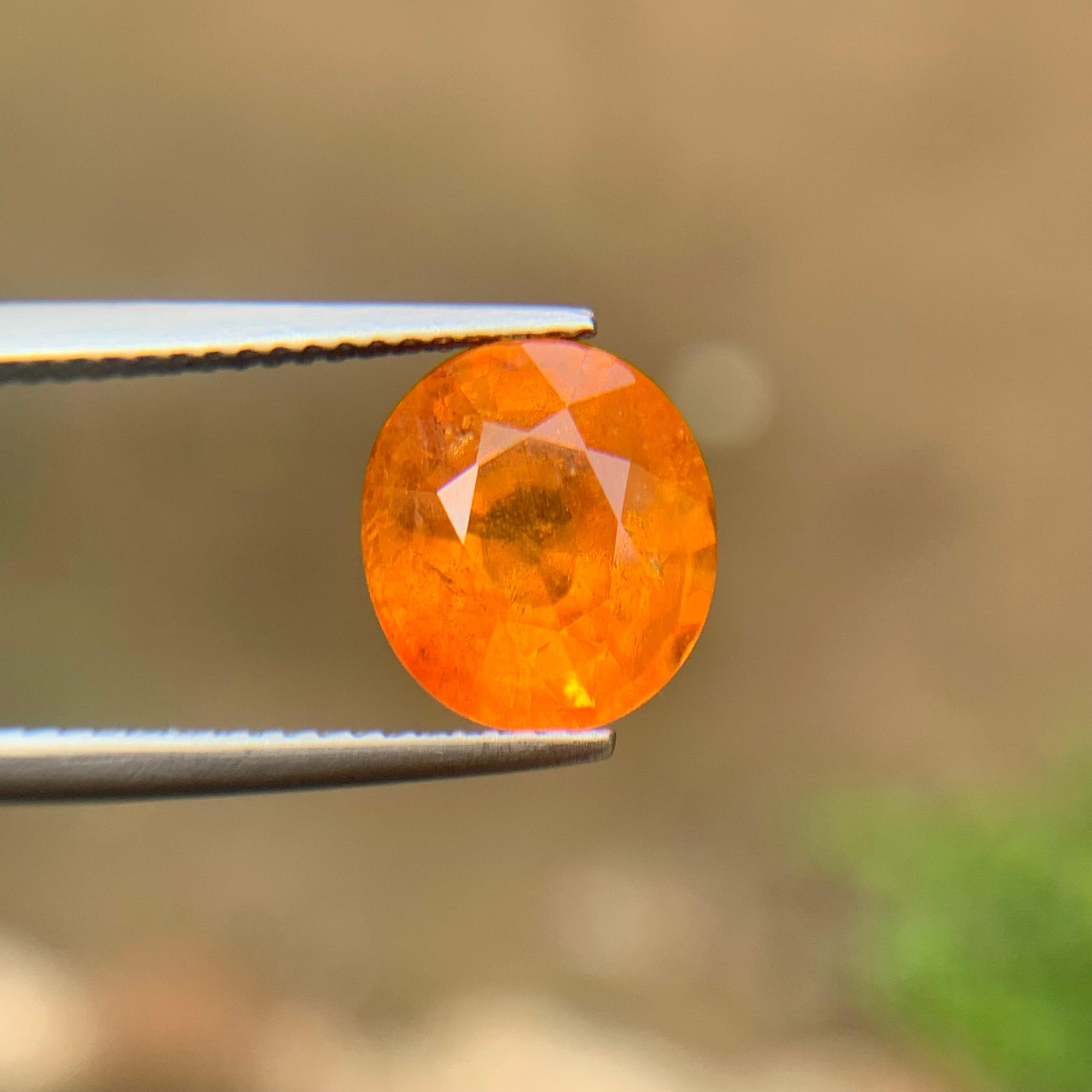 Contemporaneo Spessartite naturale arancione / Spessartine / Granato mandarino sciolto 4,76 Ct in vendita