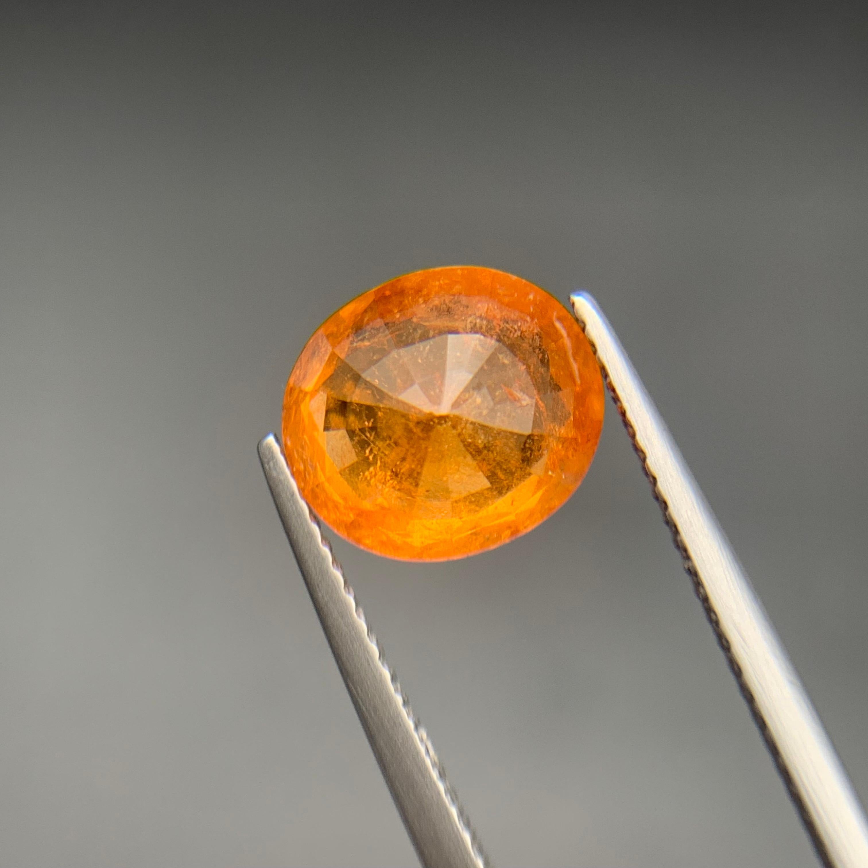 Taglio ovale Spessartite naturale arancione / Spessartine / Granato mandarino sciolto 4,76 Ct in vendita