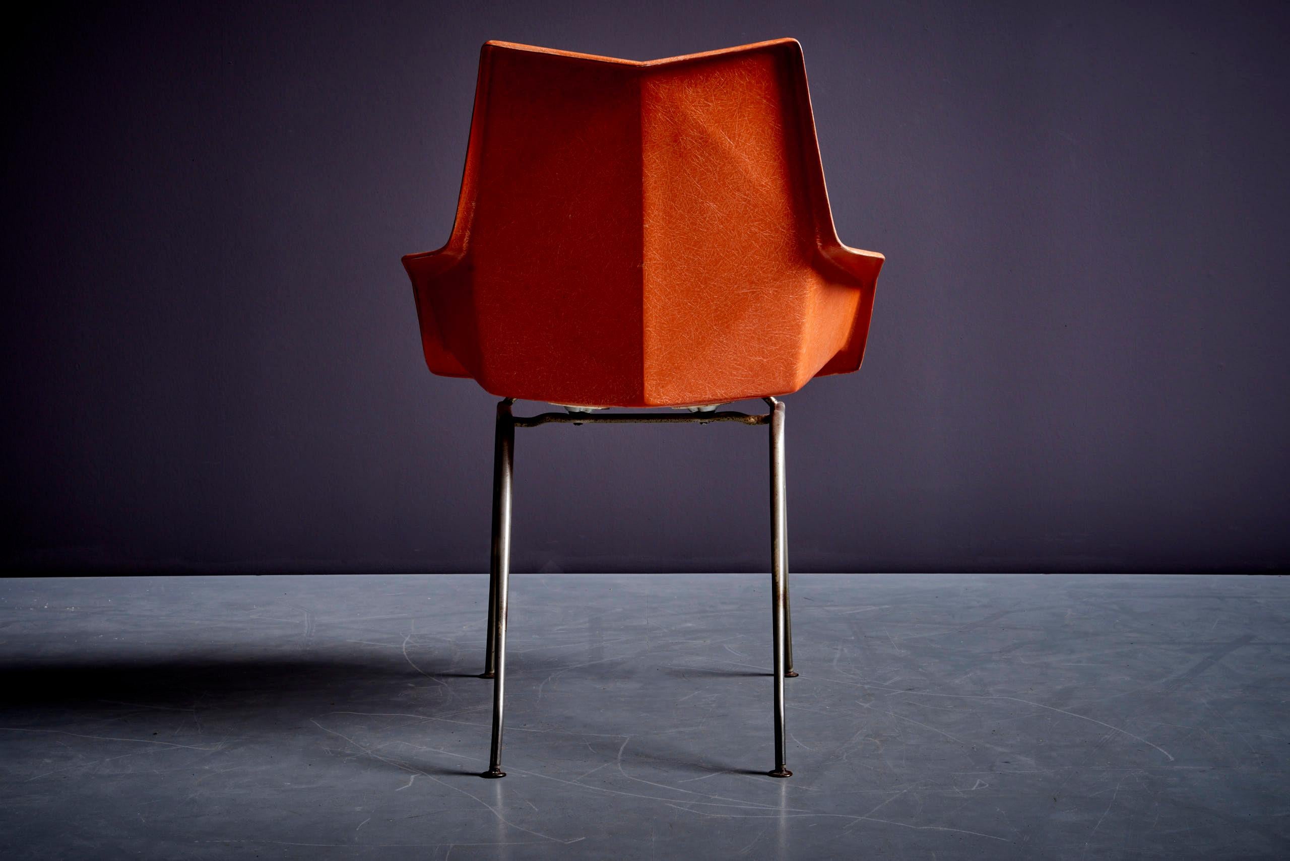 Silla origami naranja de Paul Mcobb Estadounidense
