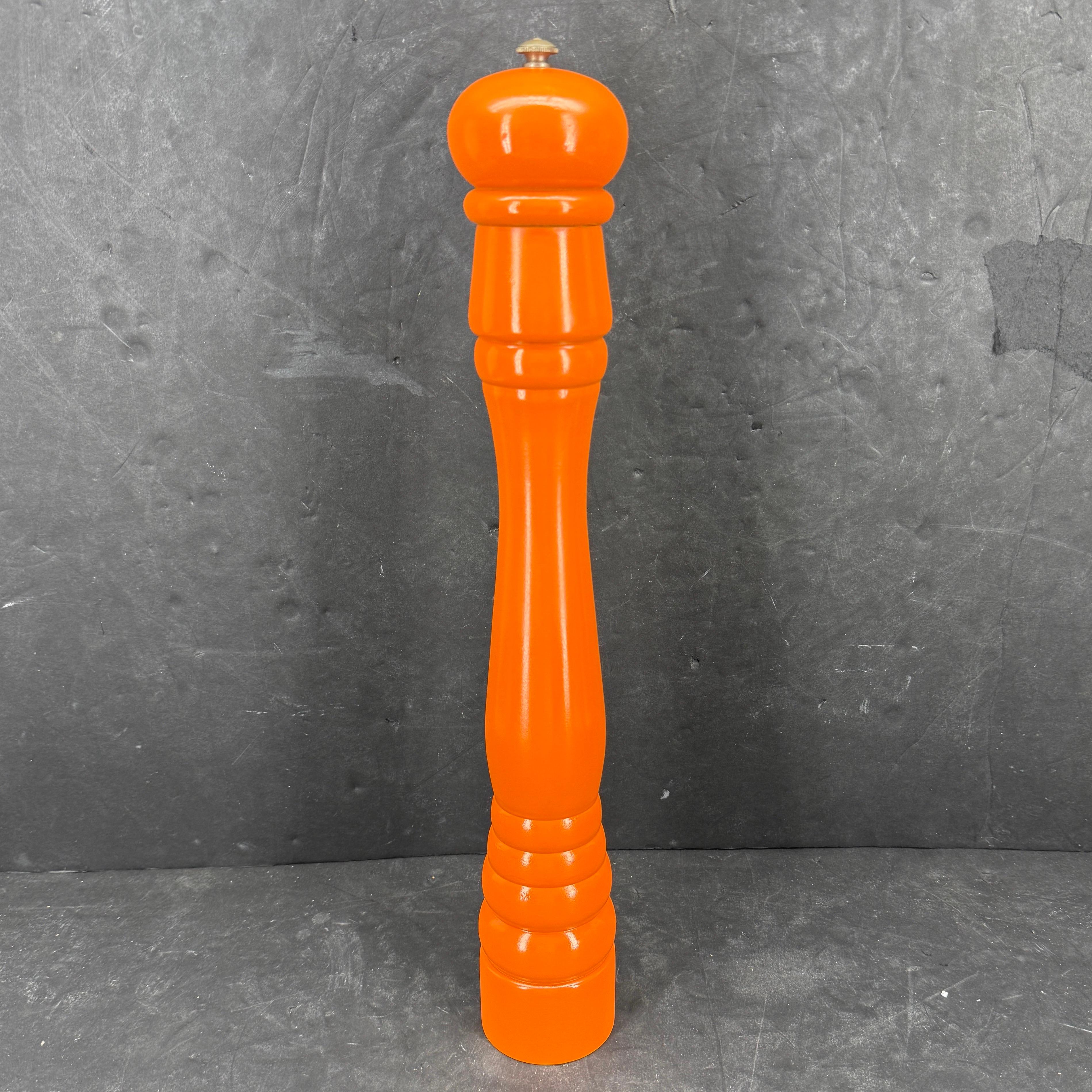 Mid-Century moderno Magnum arancione sovradimensionato francese Peugeot Sale Pepe Macinino Vintage in vendita