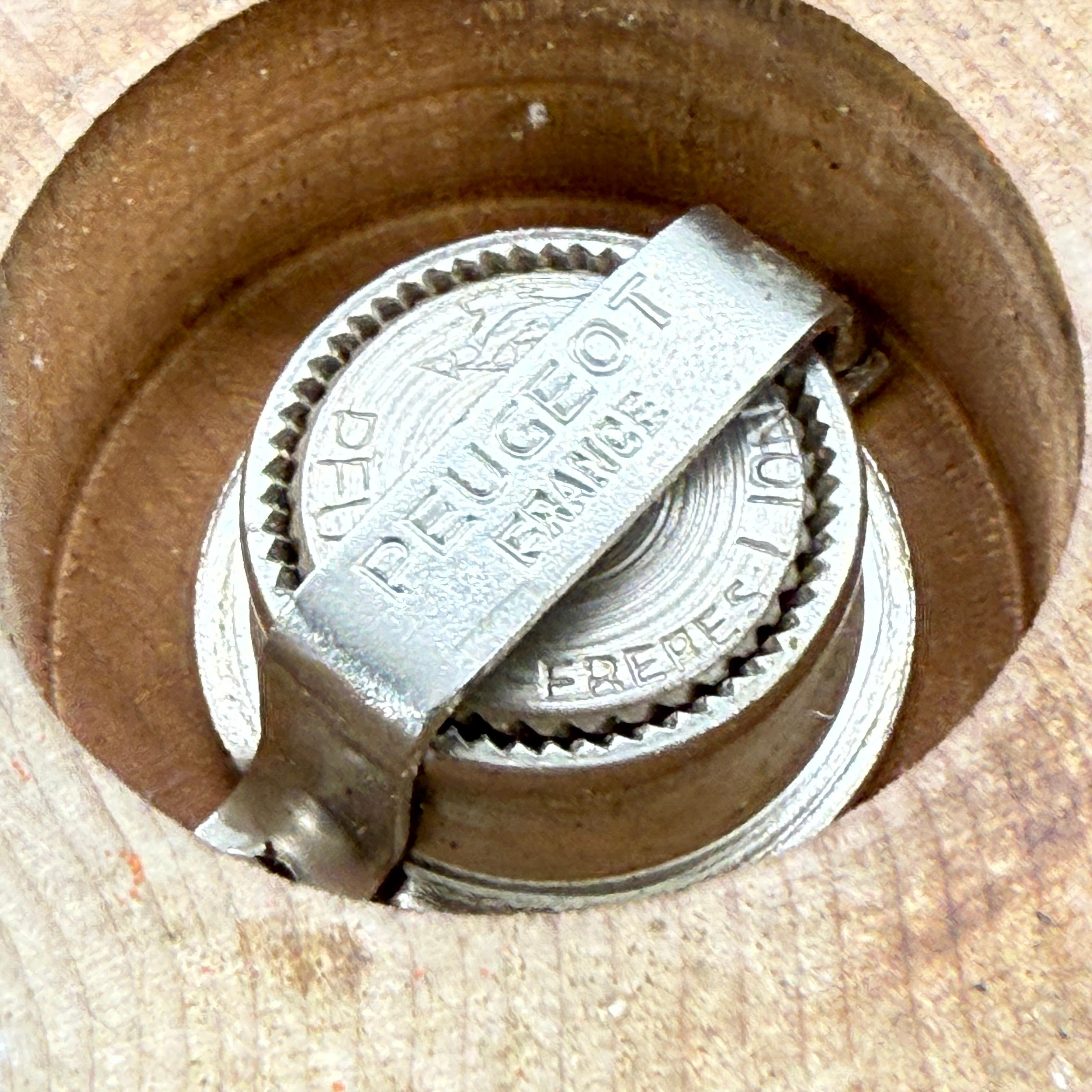Francese Magnum arancione sovradimensionato francese Peugeot Sale Pepe Macinino Vintage in vendita
