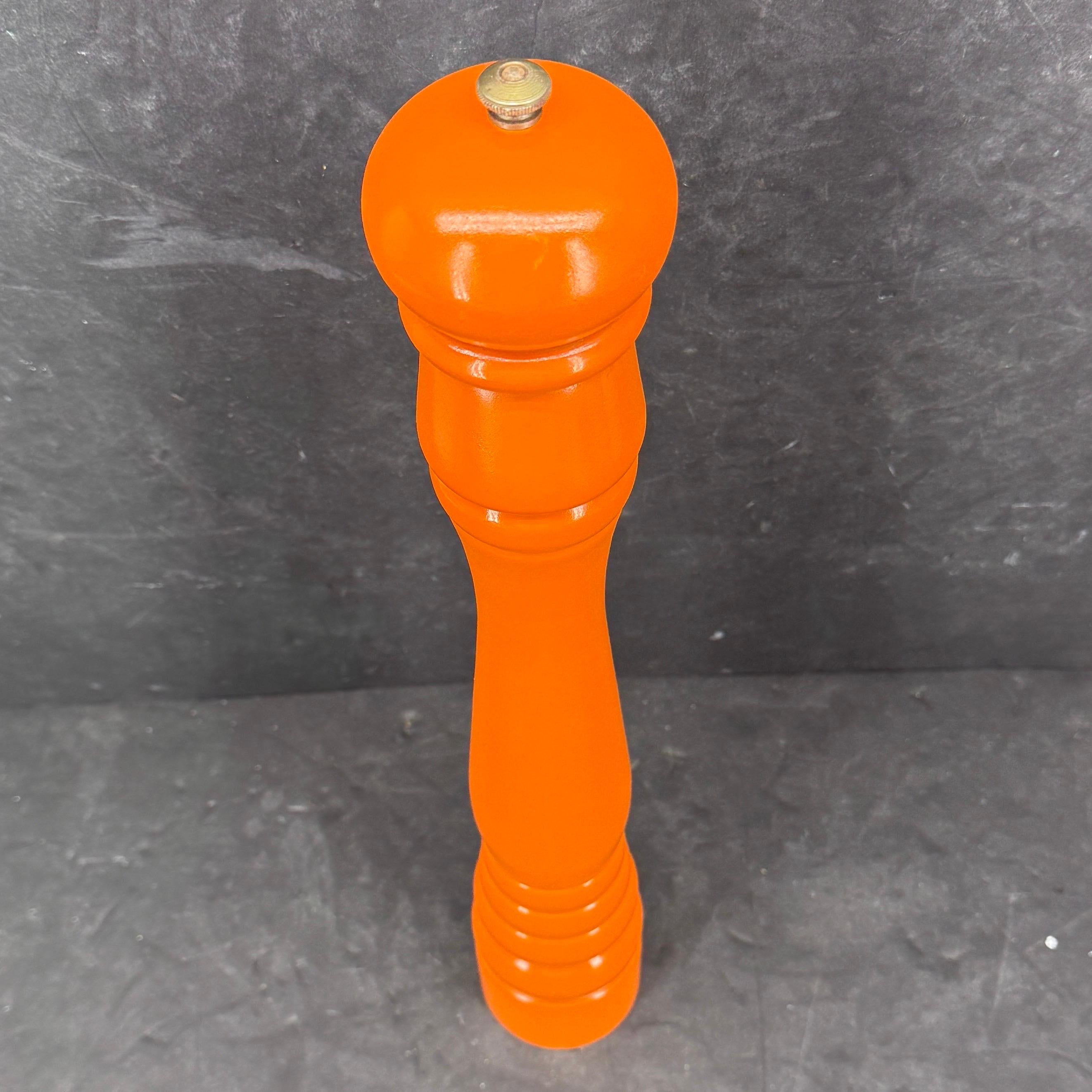 Fatto a mano Magnum arancione sovradimensionato francese Peugeot Sale Pepe Macinino Vintage in vendita