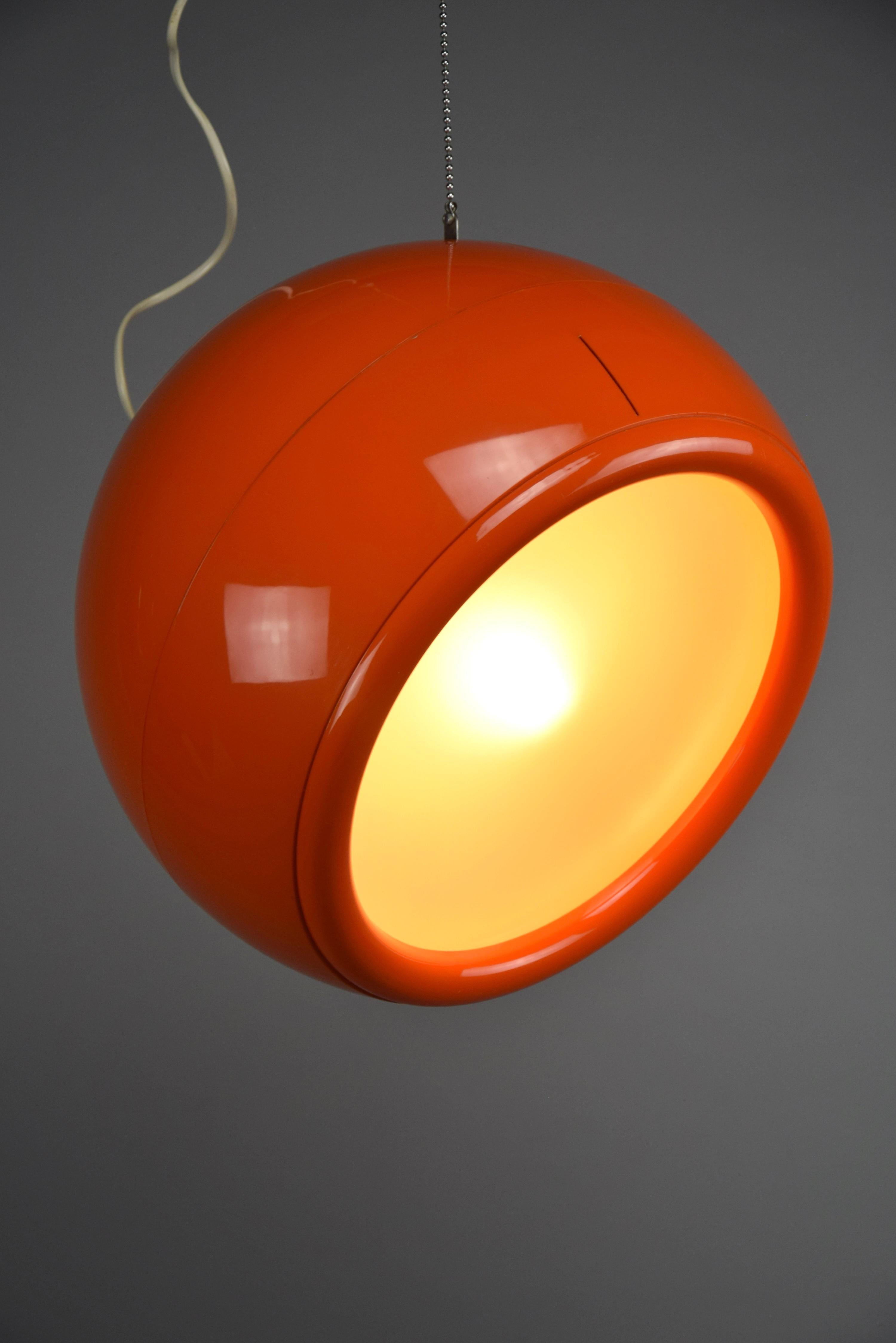 Mid-Century Modern Lampe à suspension Pallade orange d'Artemide 1968 en vente