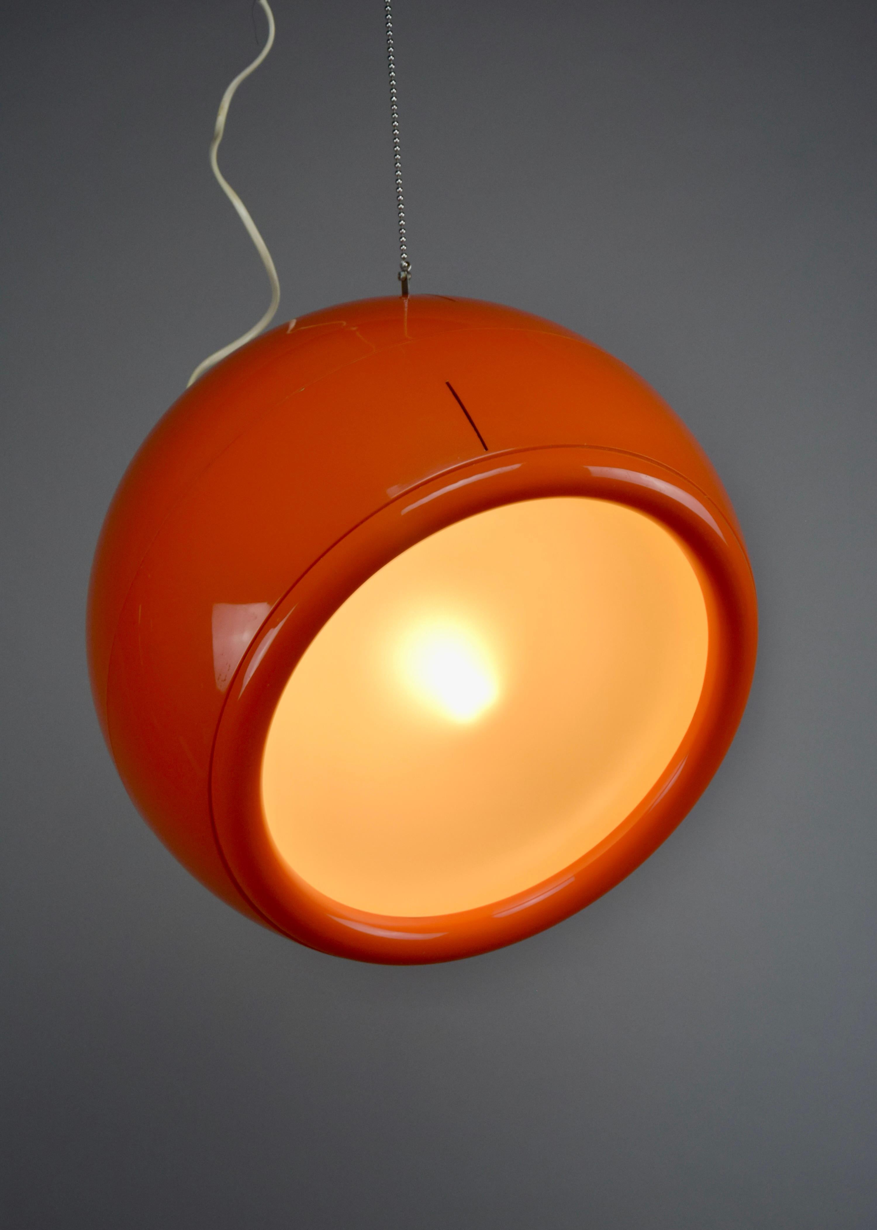Lampe à suspension Pallade orange d'Artemide 1968 Bon état - En vente à Weesp, NL