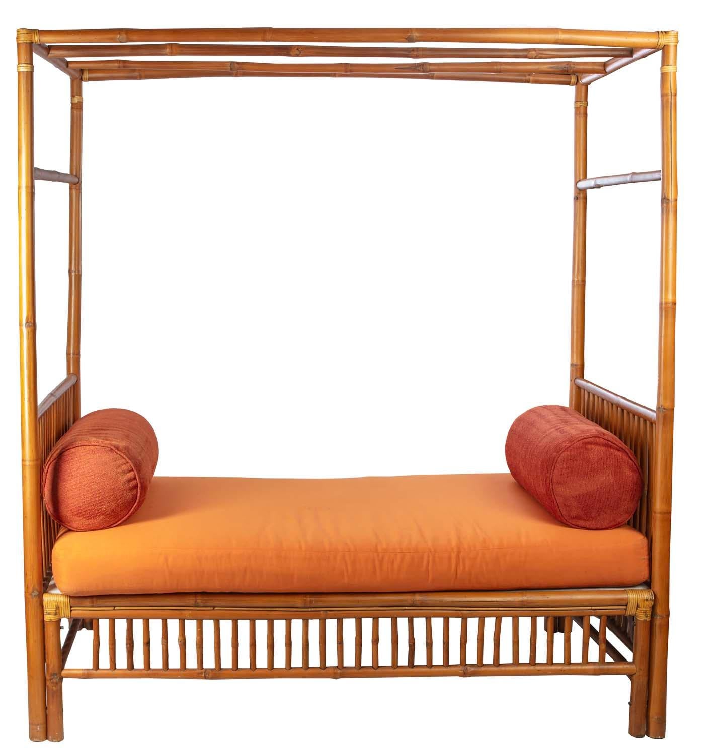 Vannerie Orange Palm Beach Regency lit de jour à baldaquin en bambou en vente