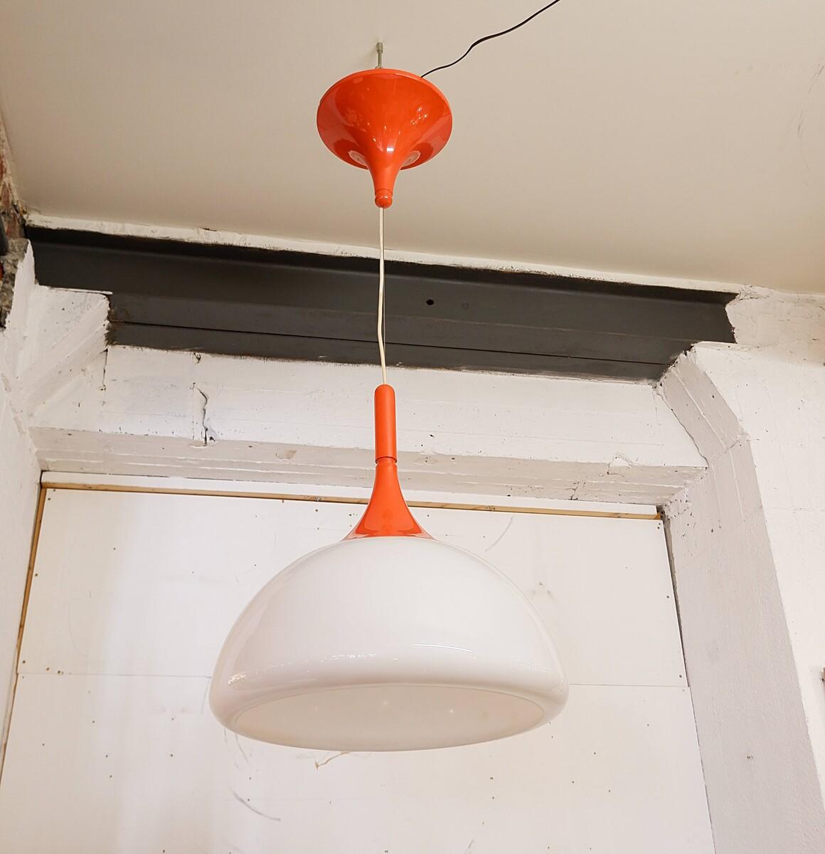 Mid-Century moderno Lampada a sospensione arancione di Elio Martinelli per Martinelli Luce anni '1970 in vendita