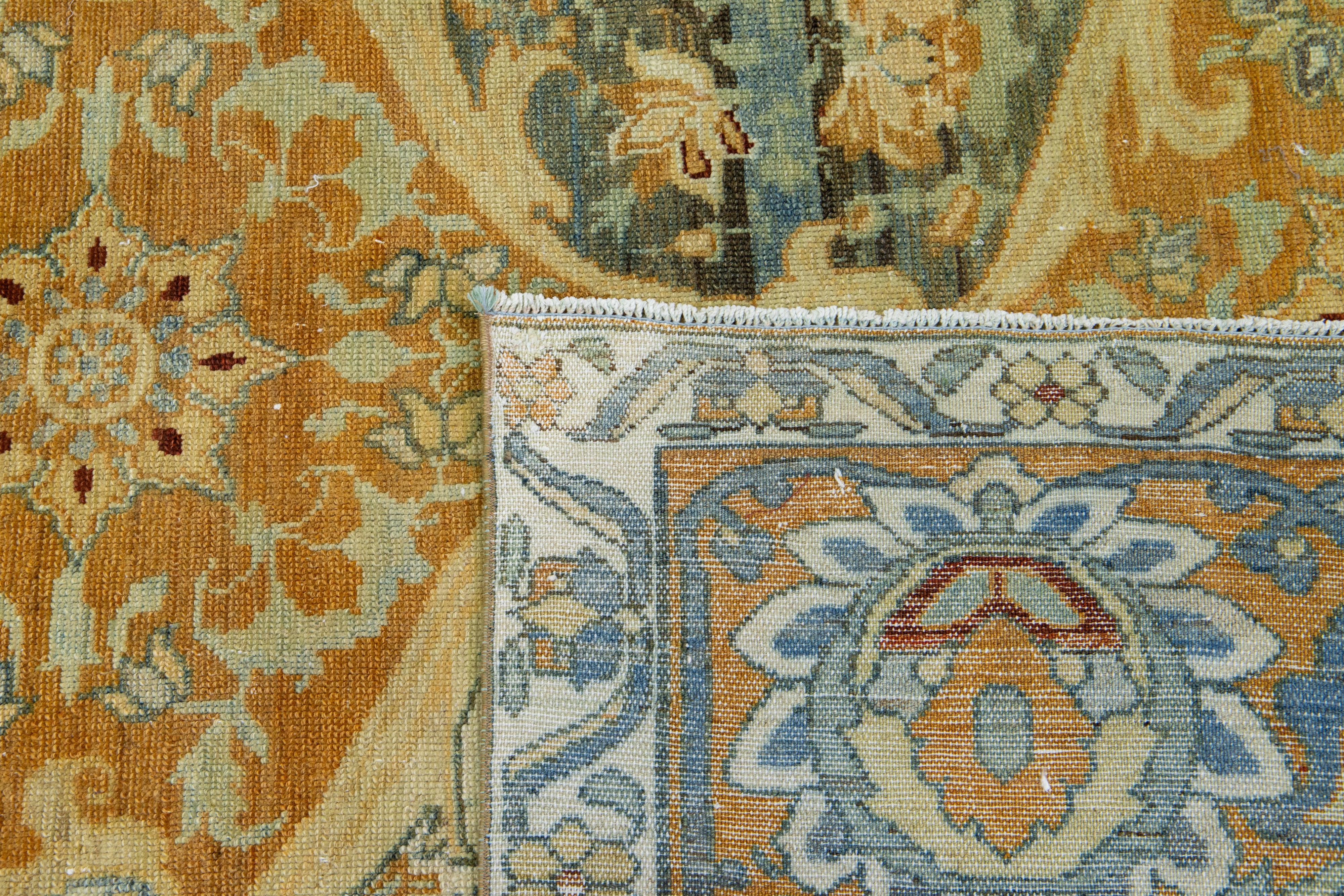 Tapis persan Bakhtiari orange fait à la main avec un motif géométrique en vente 1